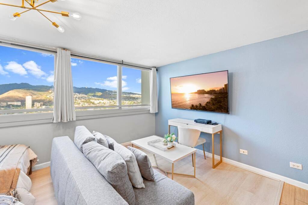 Waikiki Beach 1Bedroom Luxury Condo!: One-Bedroom Apartment photo