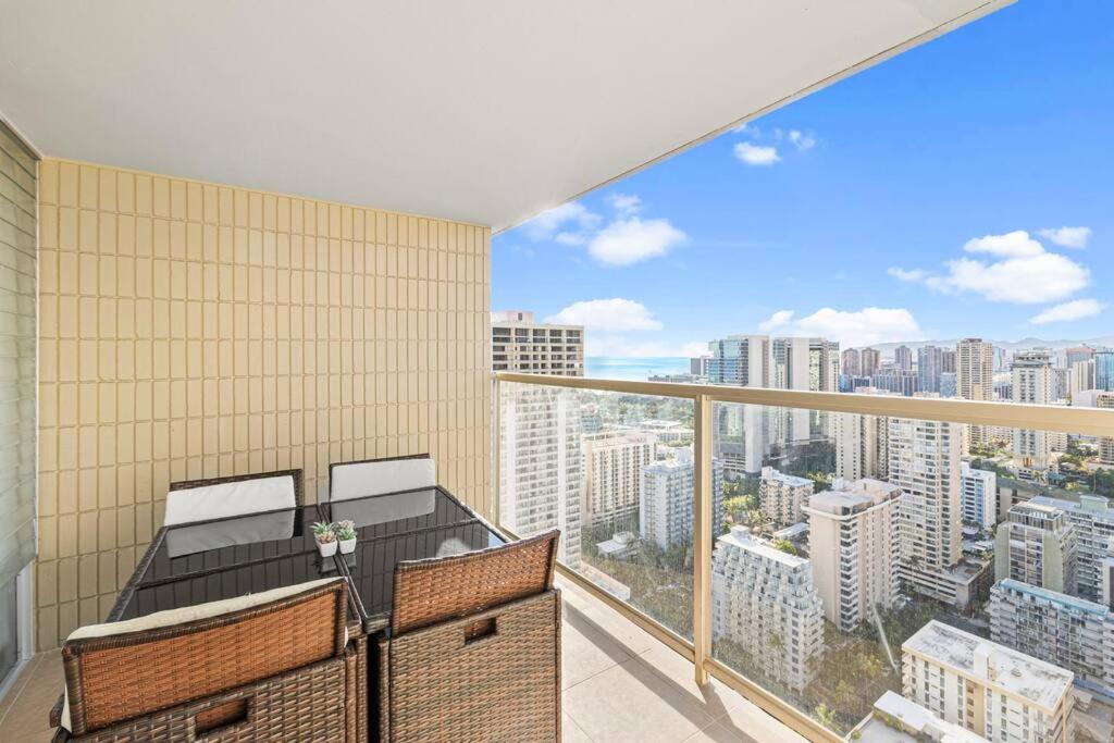 Waikiki Beach 1Bedroom Luxury Condo!: One-Bedroom Apartment photo