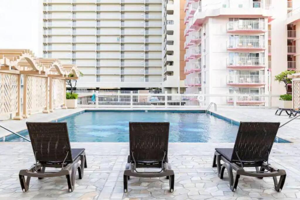 Waikiki Beach 1Bedroom Luxury Condo!: One-Bedroom Apartment photo