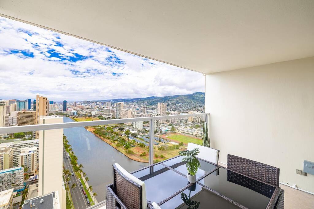 Waikiki Beach 1Bedroom Luxury Condo!: One-Bedroom Apartment photo