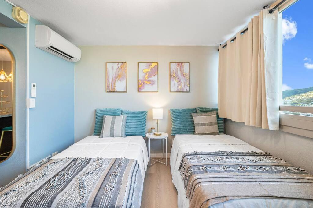Waikiki Beach 1Bedroom Luxury Condo!: One-Bedroom Apartment photo
