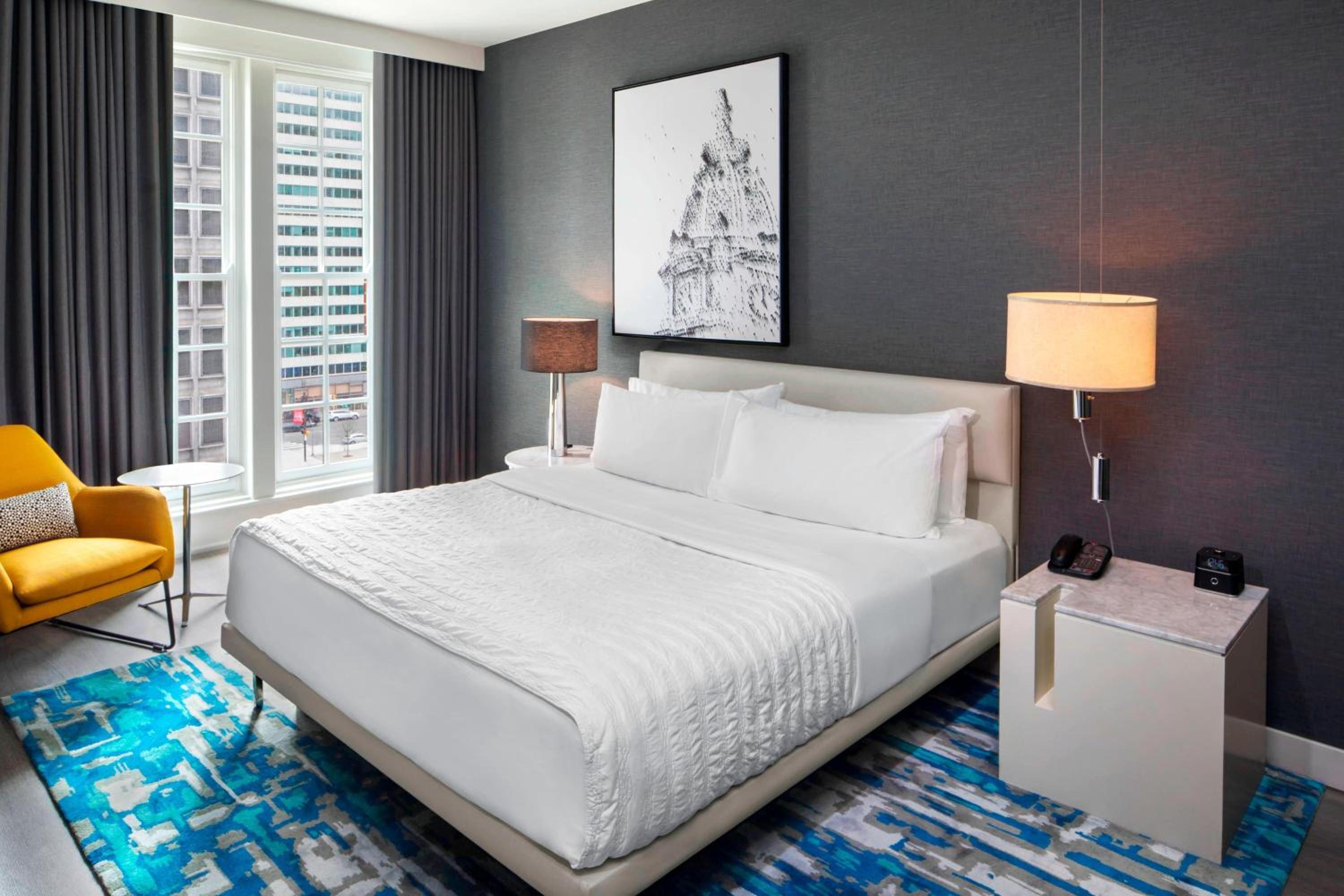 One-Bedroom Suite - Photo 7