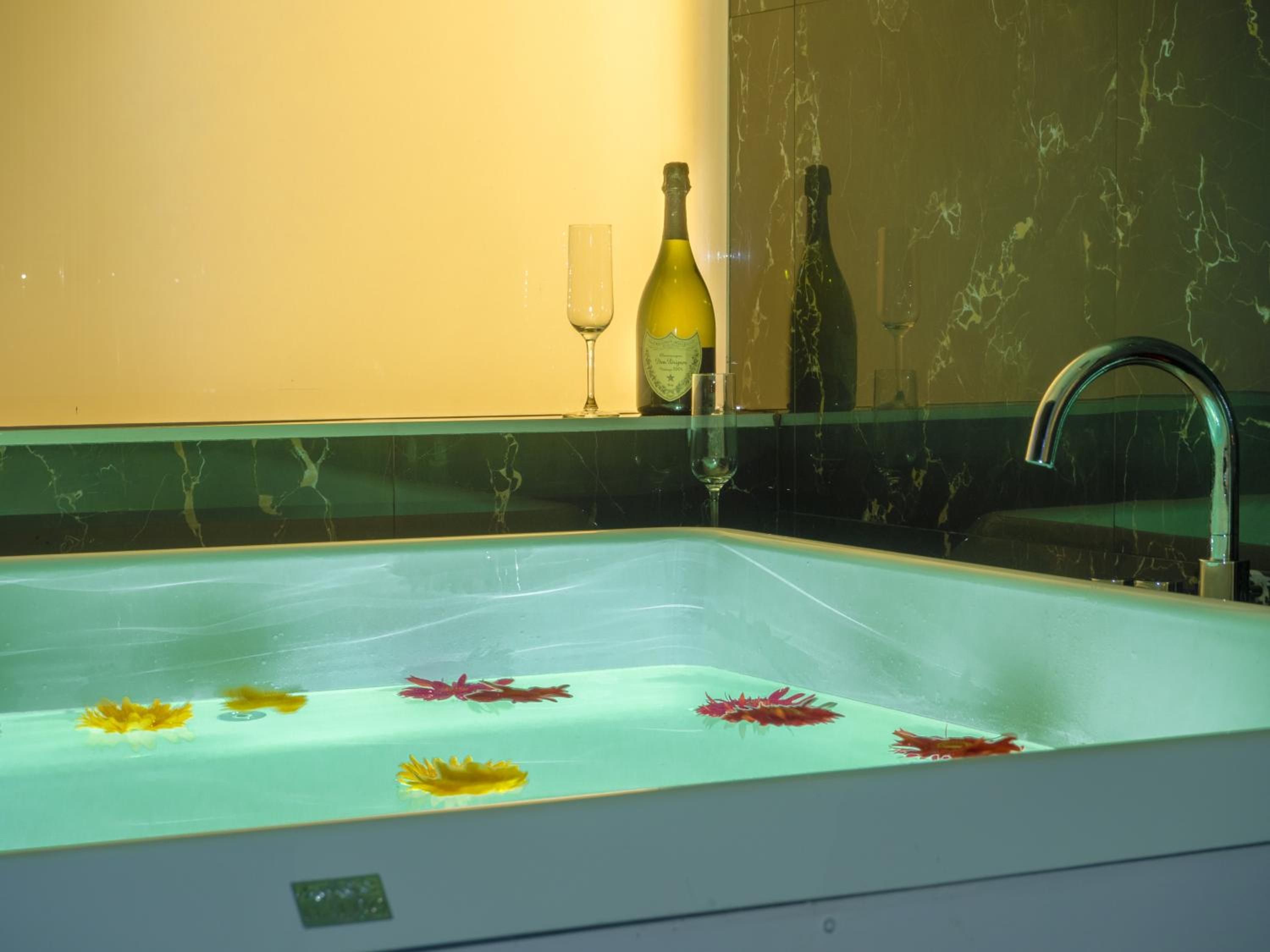Suite With Spa Bath photo 2