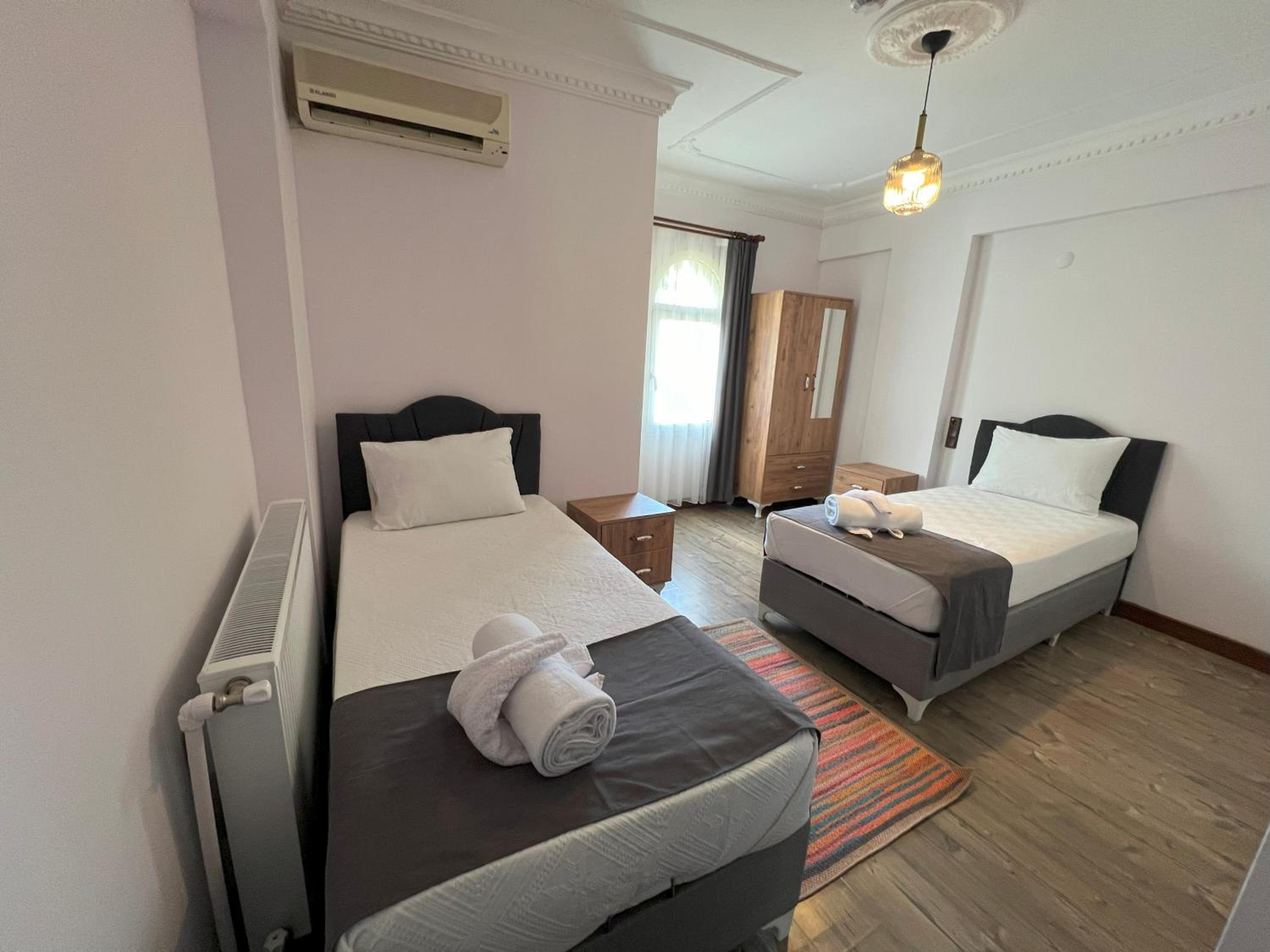 Double Room with Balcony - Photo 2