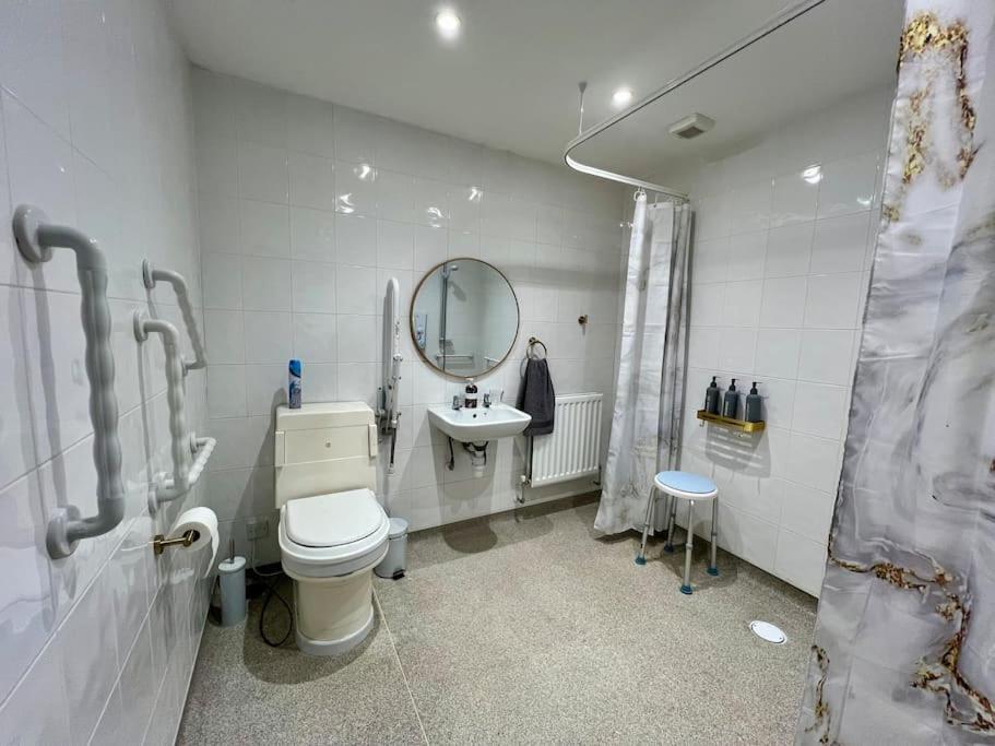 Four-Bedroom House photo 3