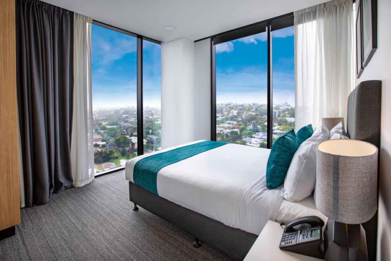 One-Bedroom City View - Photo 6