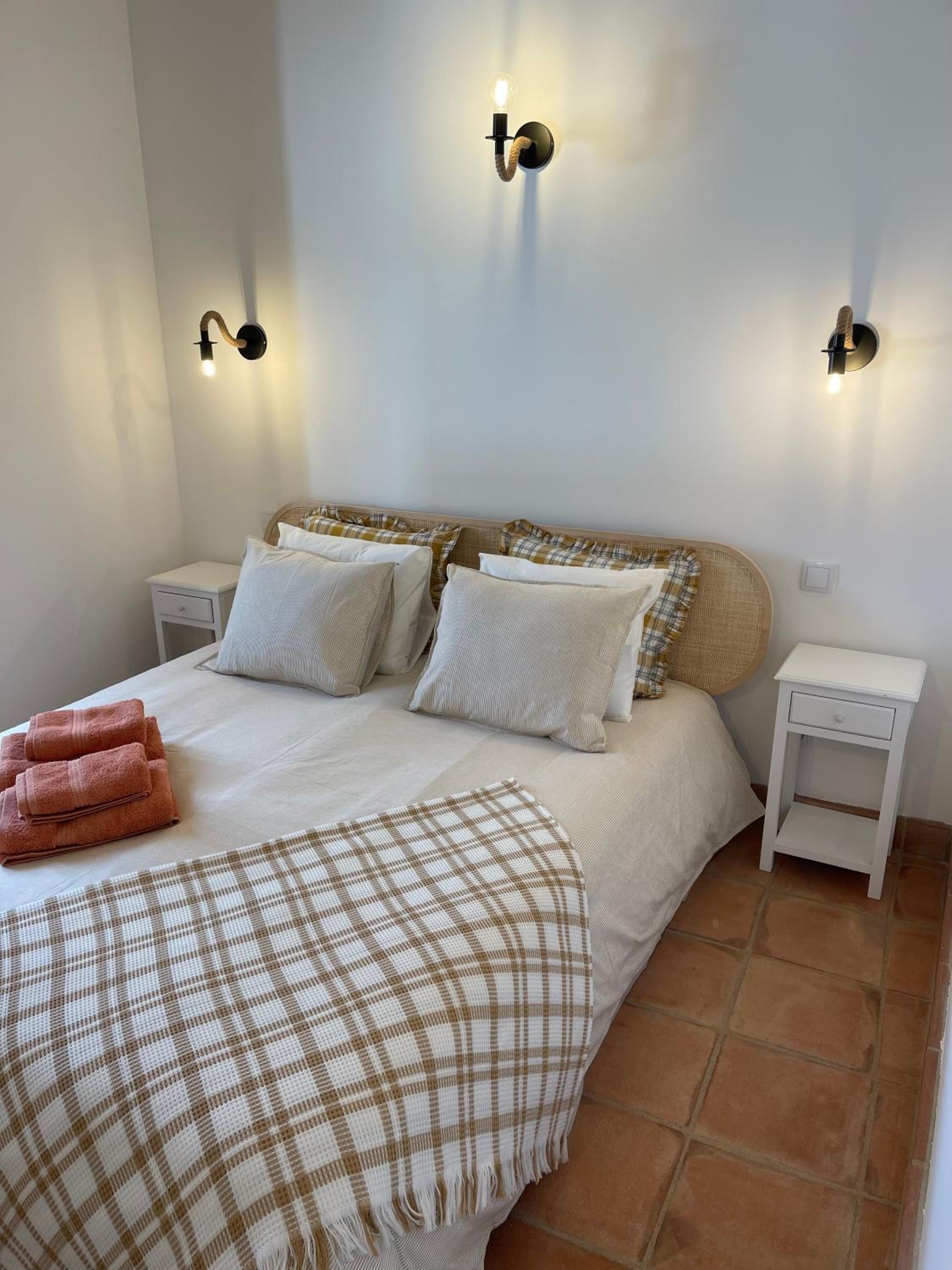 One-Bedroom Apartment - Non-Smoking photo 1