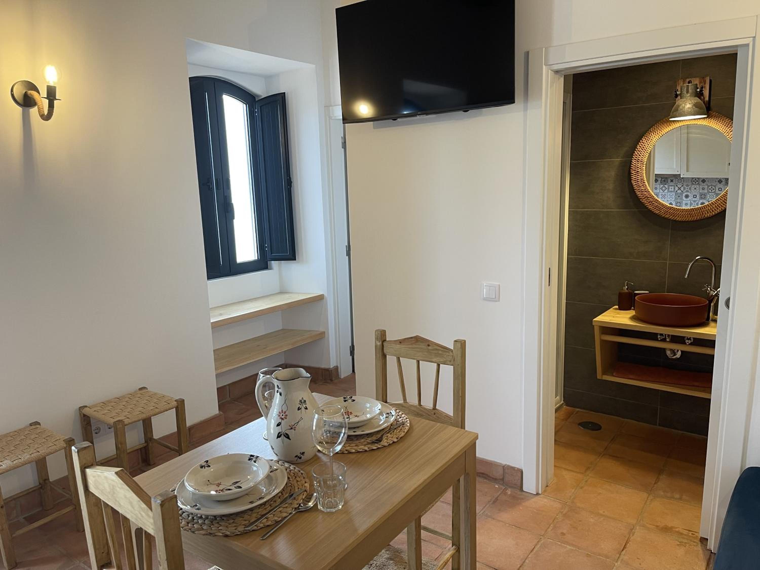 One-Bedroom Apartment - Non-Smoking photo 2
