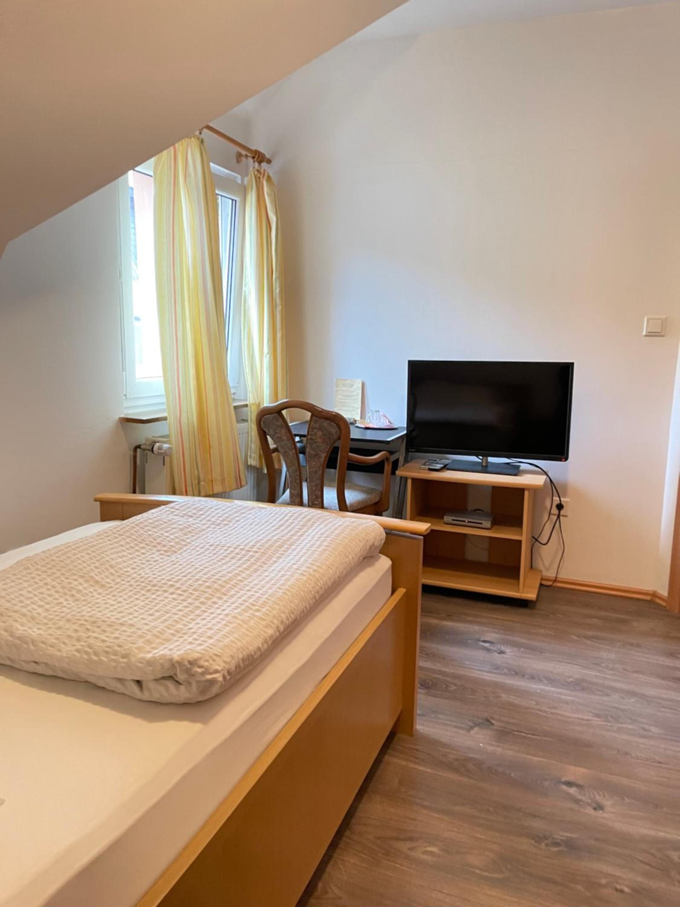 Single Room With Bathroom photo 3