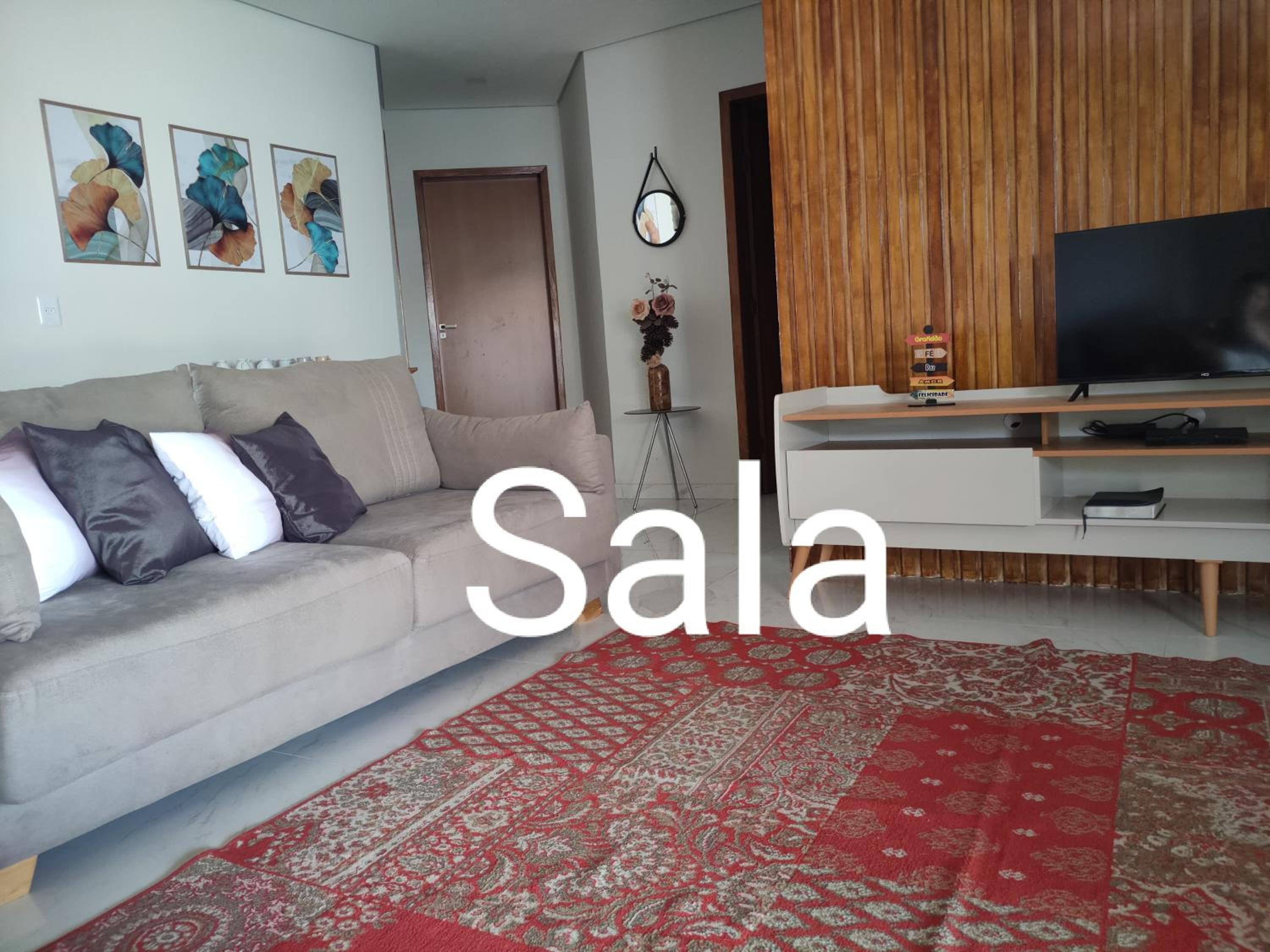 Three-Bedroom House photo 3