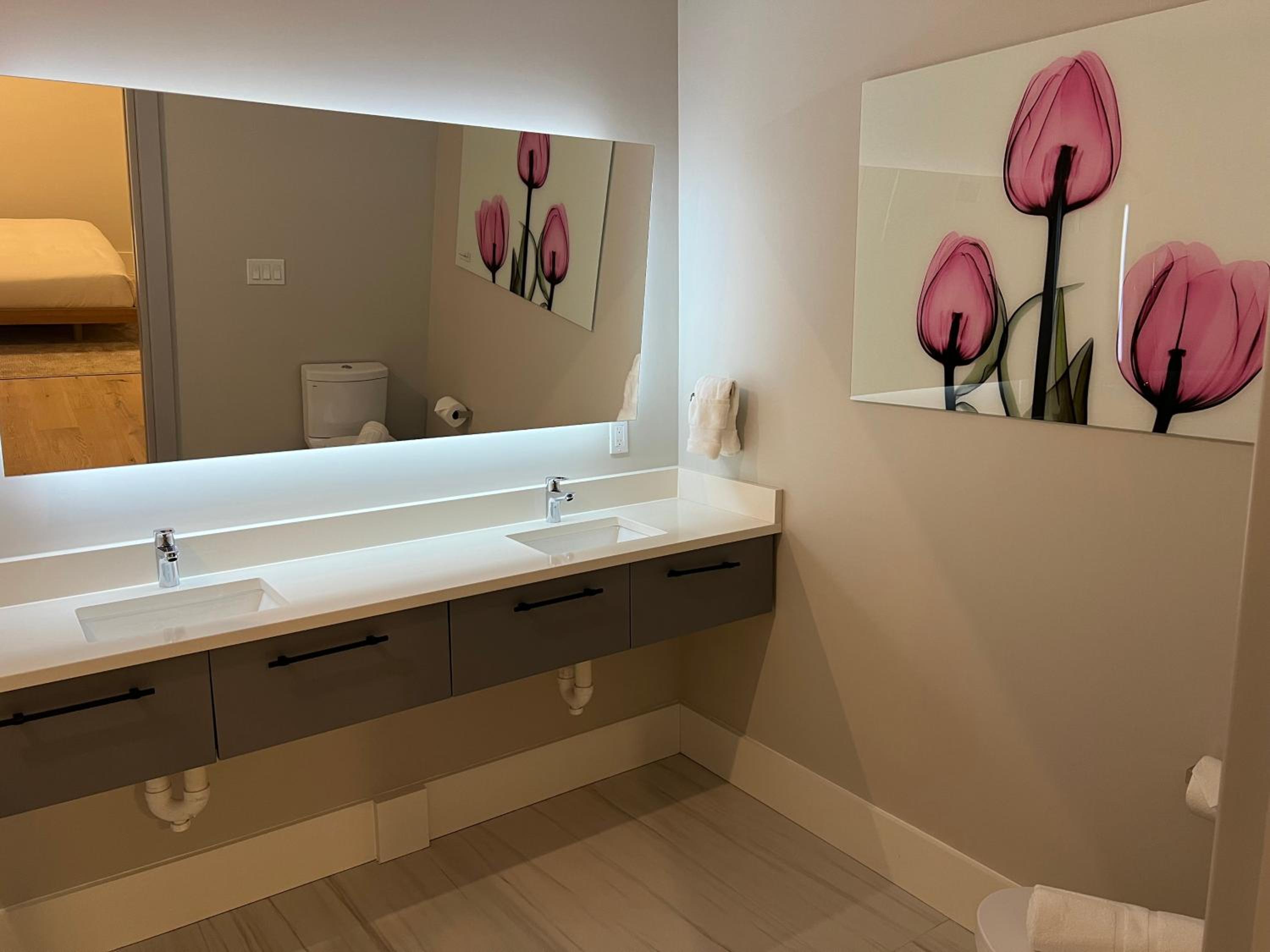 Three-Bedroom Suite photo 2