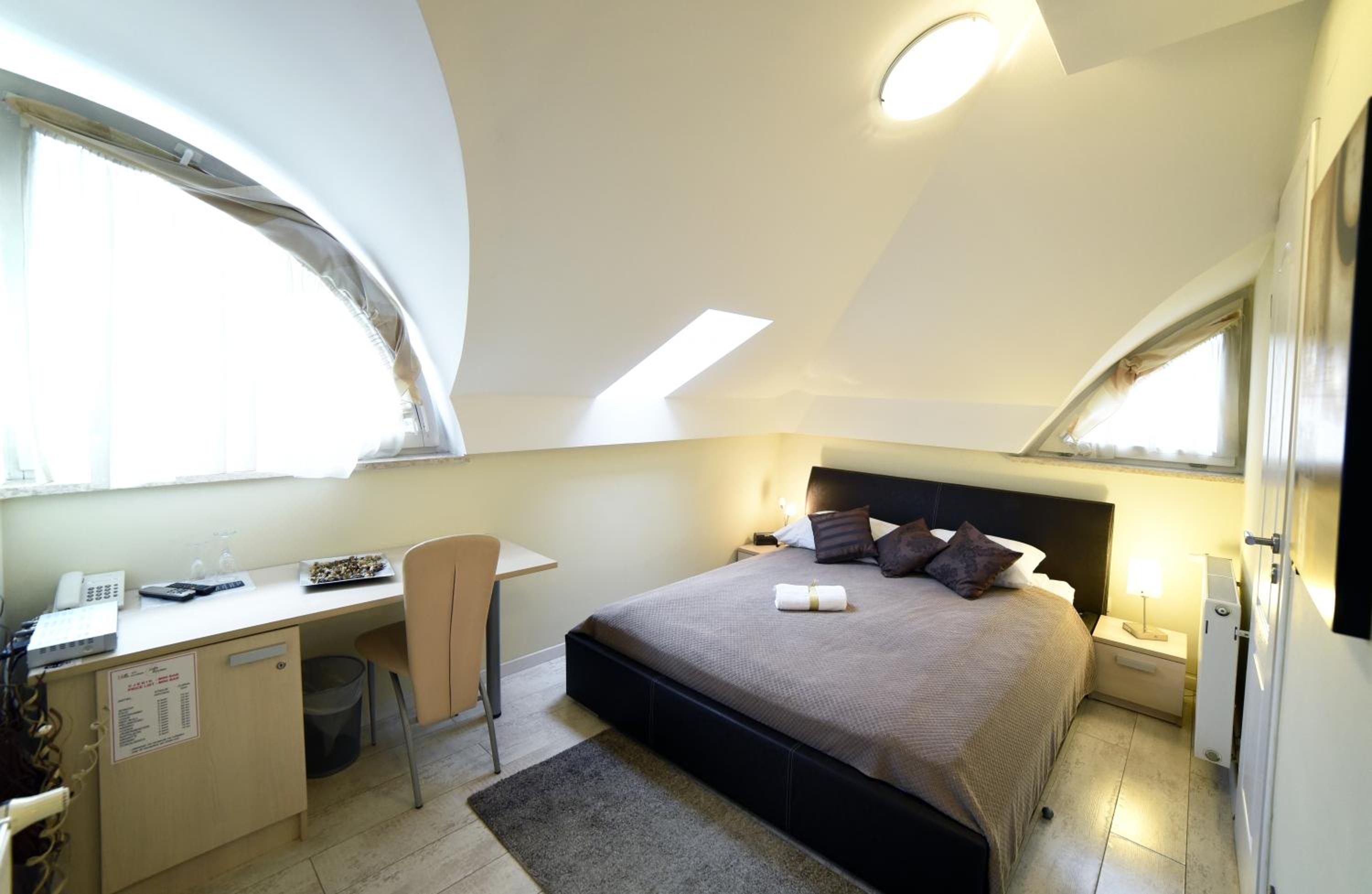 Double Room - Photo 1