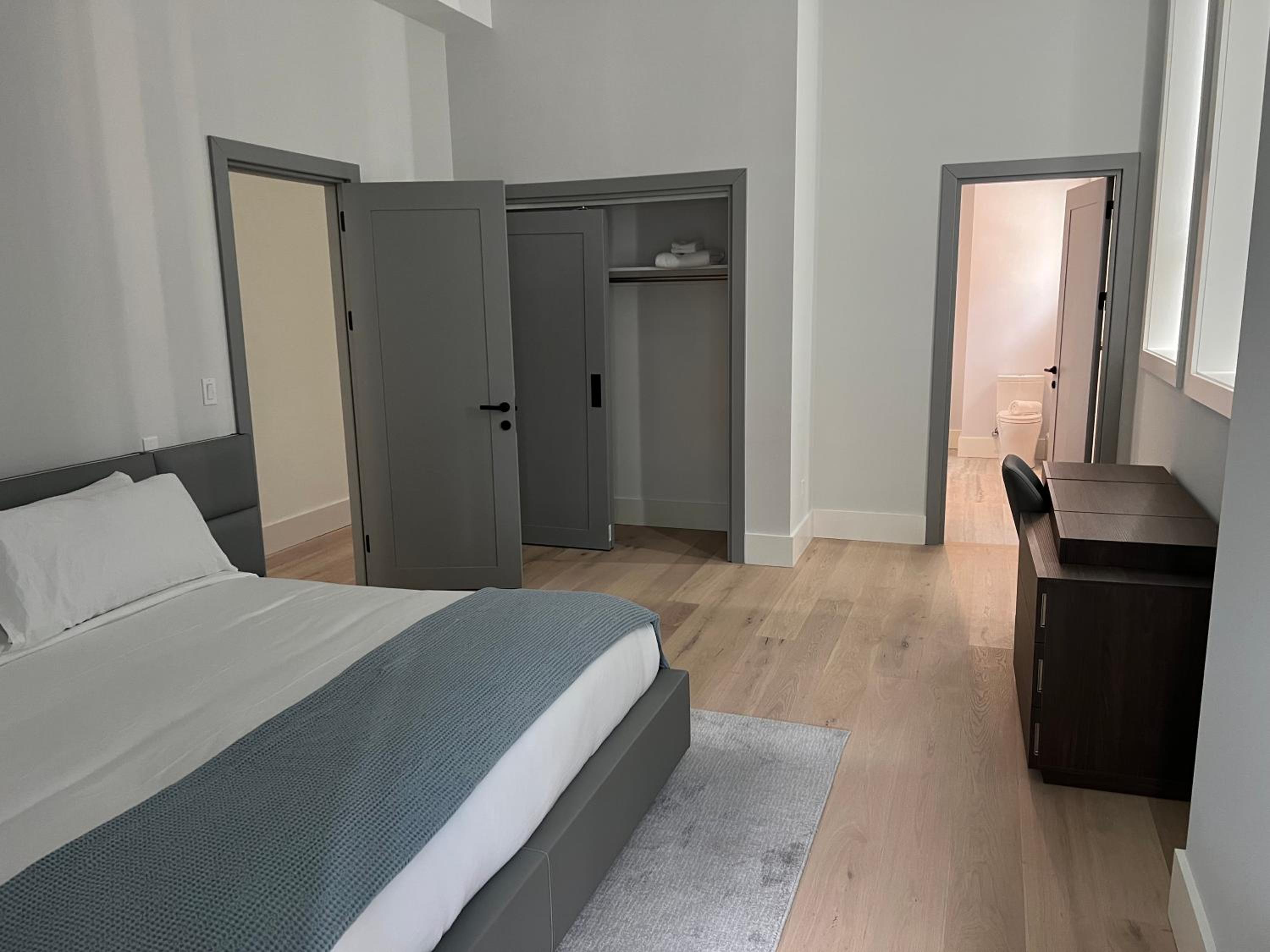 Three-Bedroom Suite photo 2