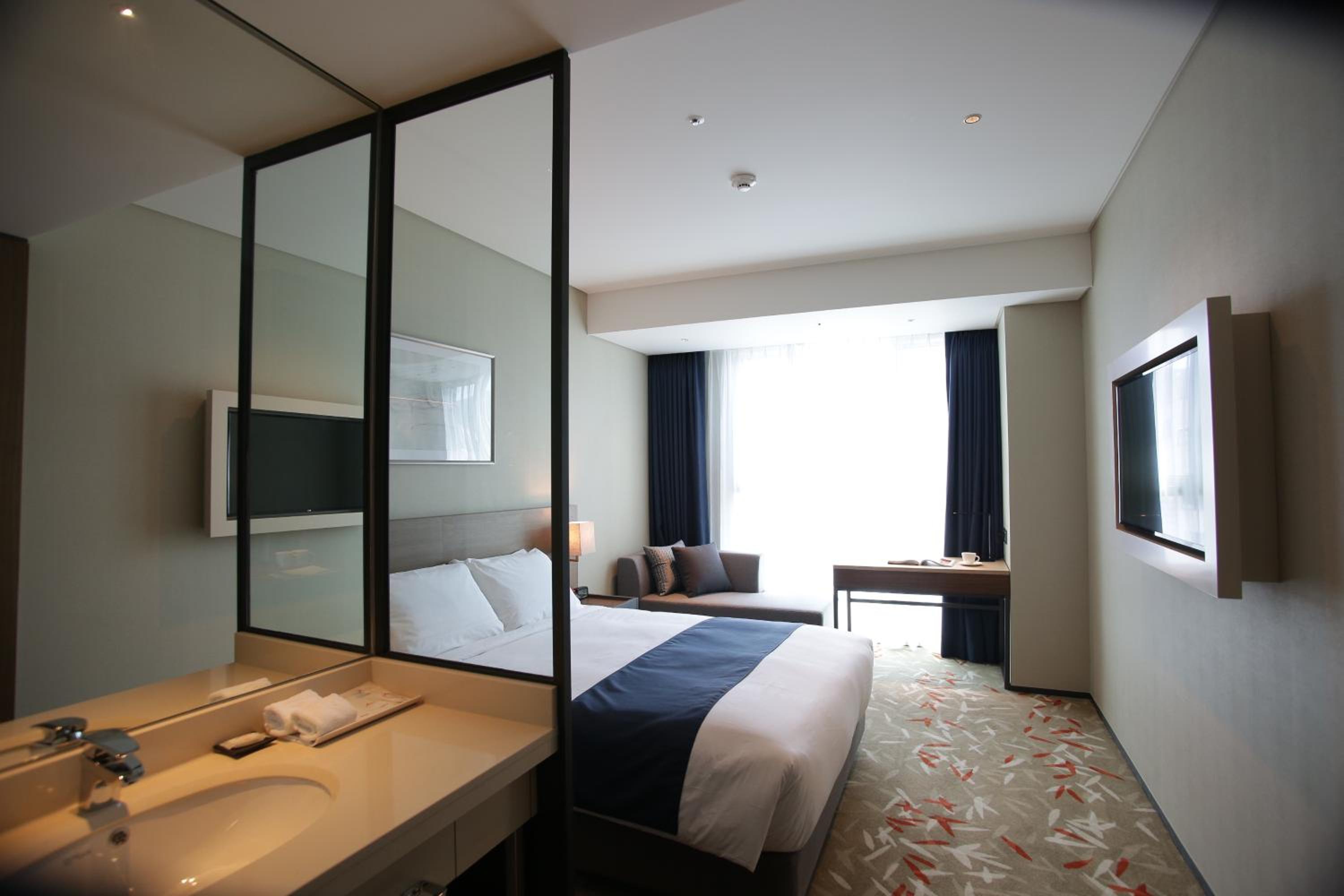 Standard Double Room with City View photo 3