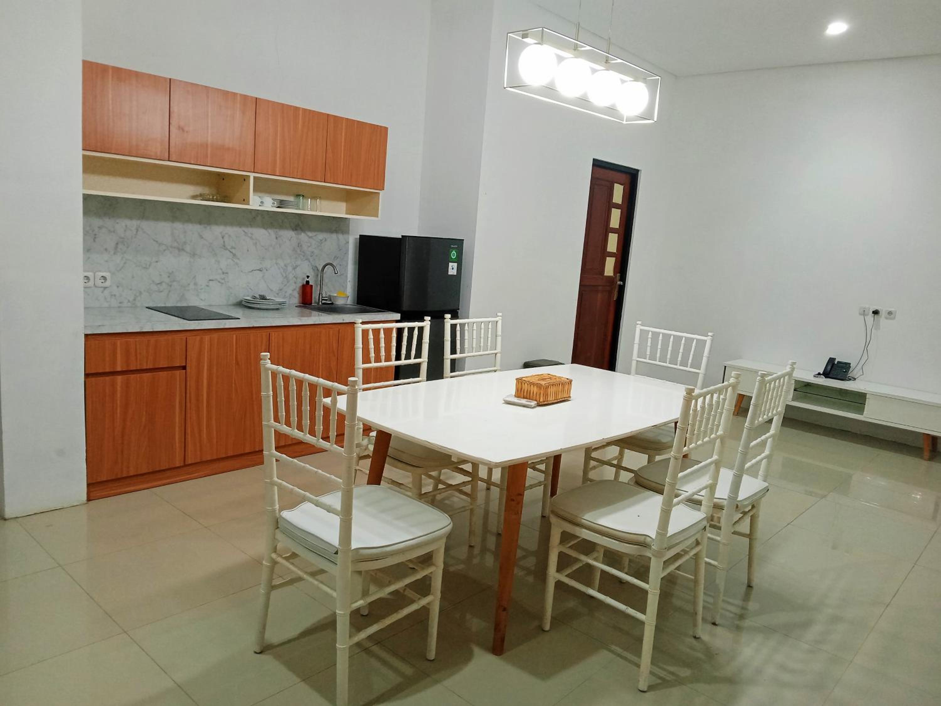 Four-Bedroom Bungalow - Photo 9