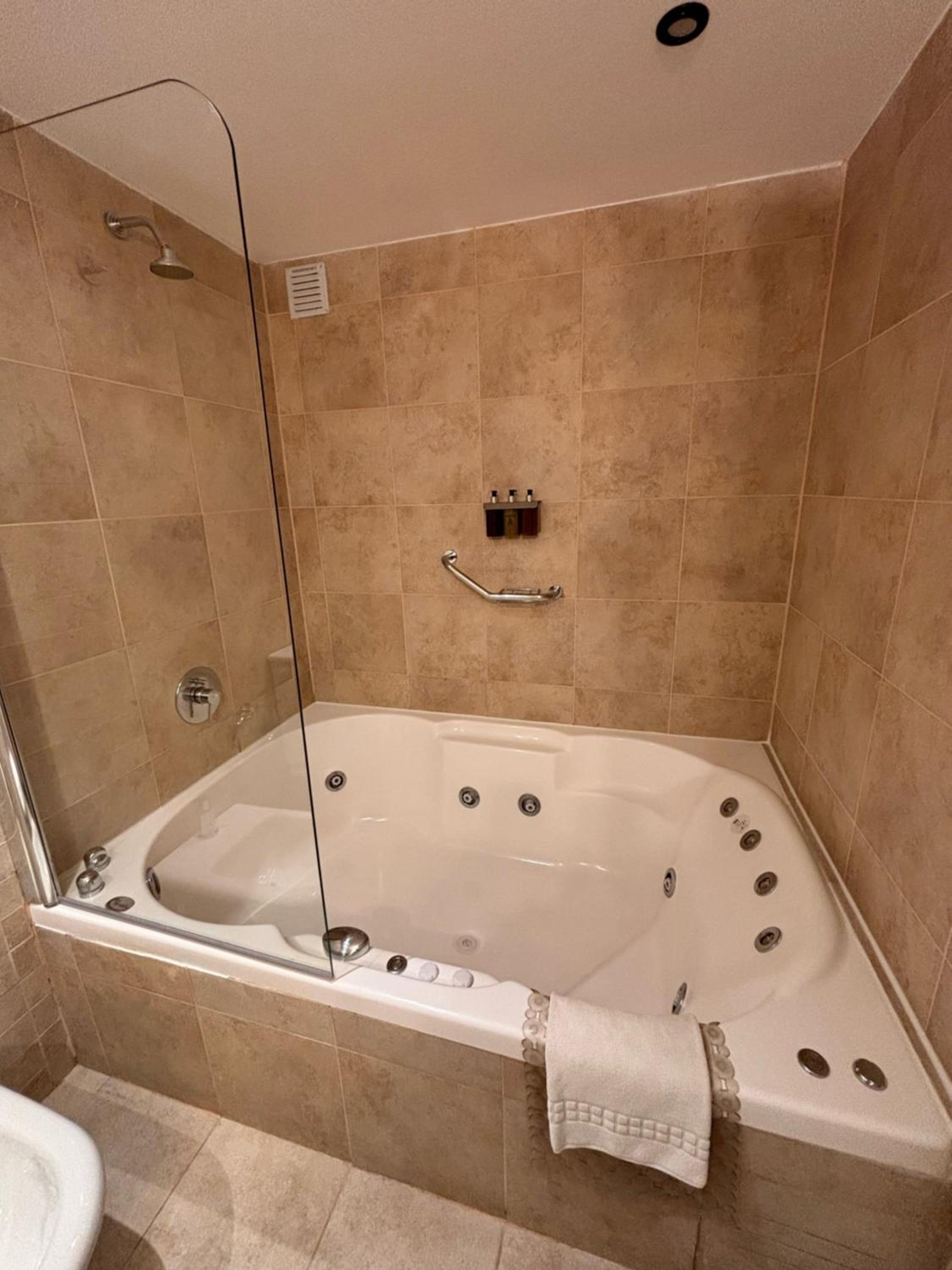 Budget Double or Twin Room thumbnail 5