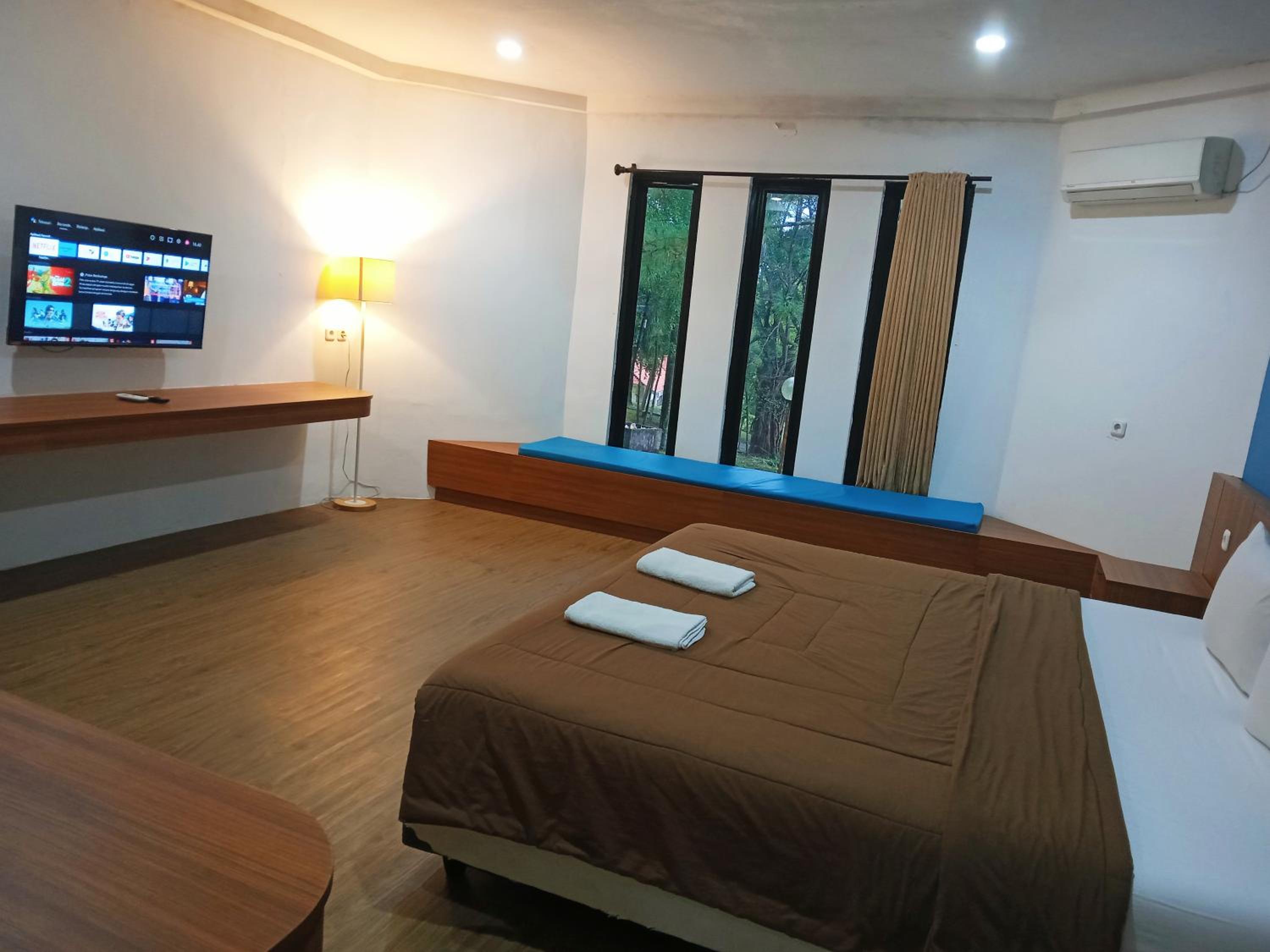 Four-Bedroom Bungalow - Photo 6