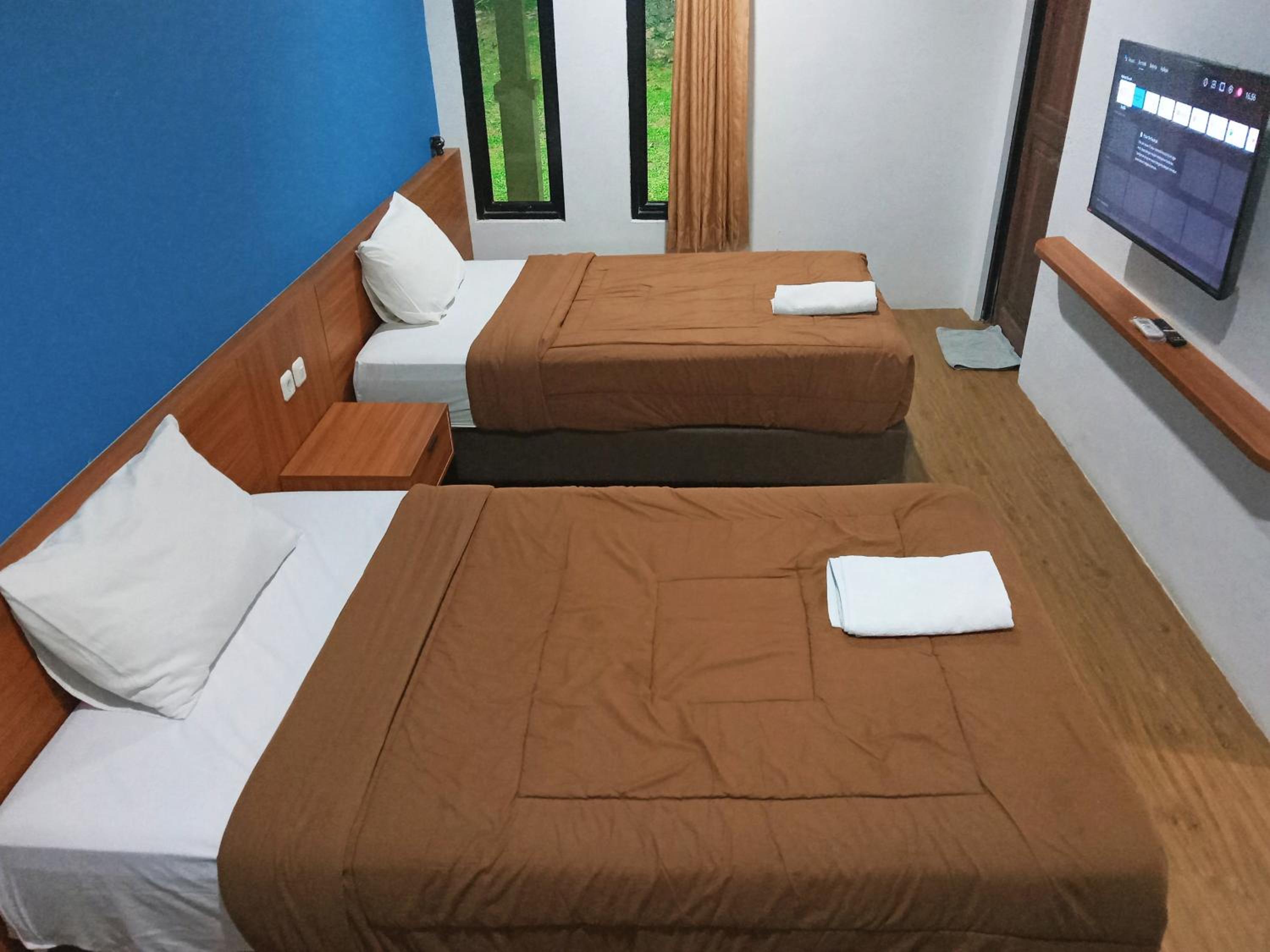 Four-Bedroom Bungalow - Photo 3
