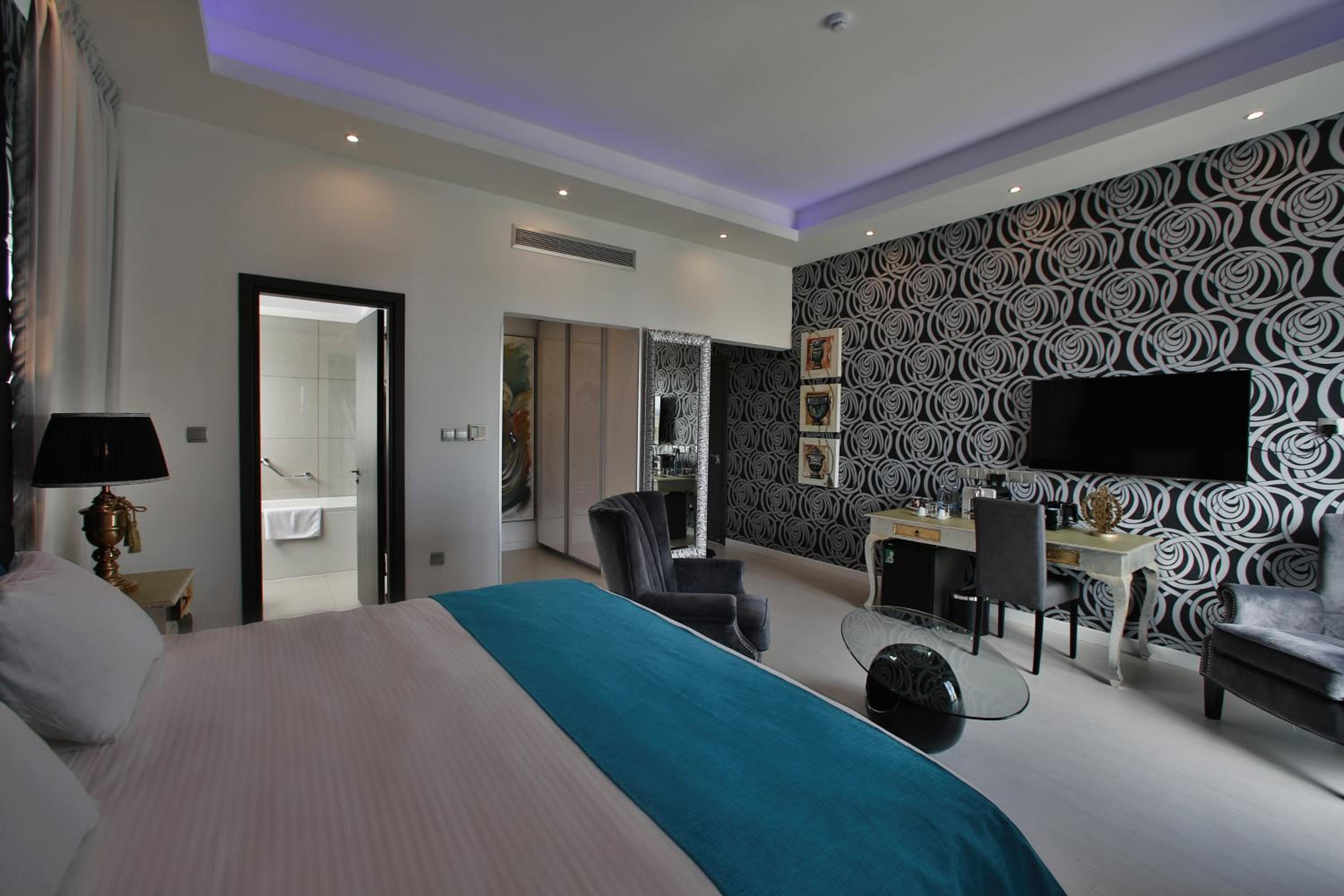 Junior Suite with Balcony photo 1