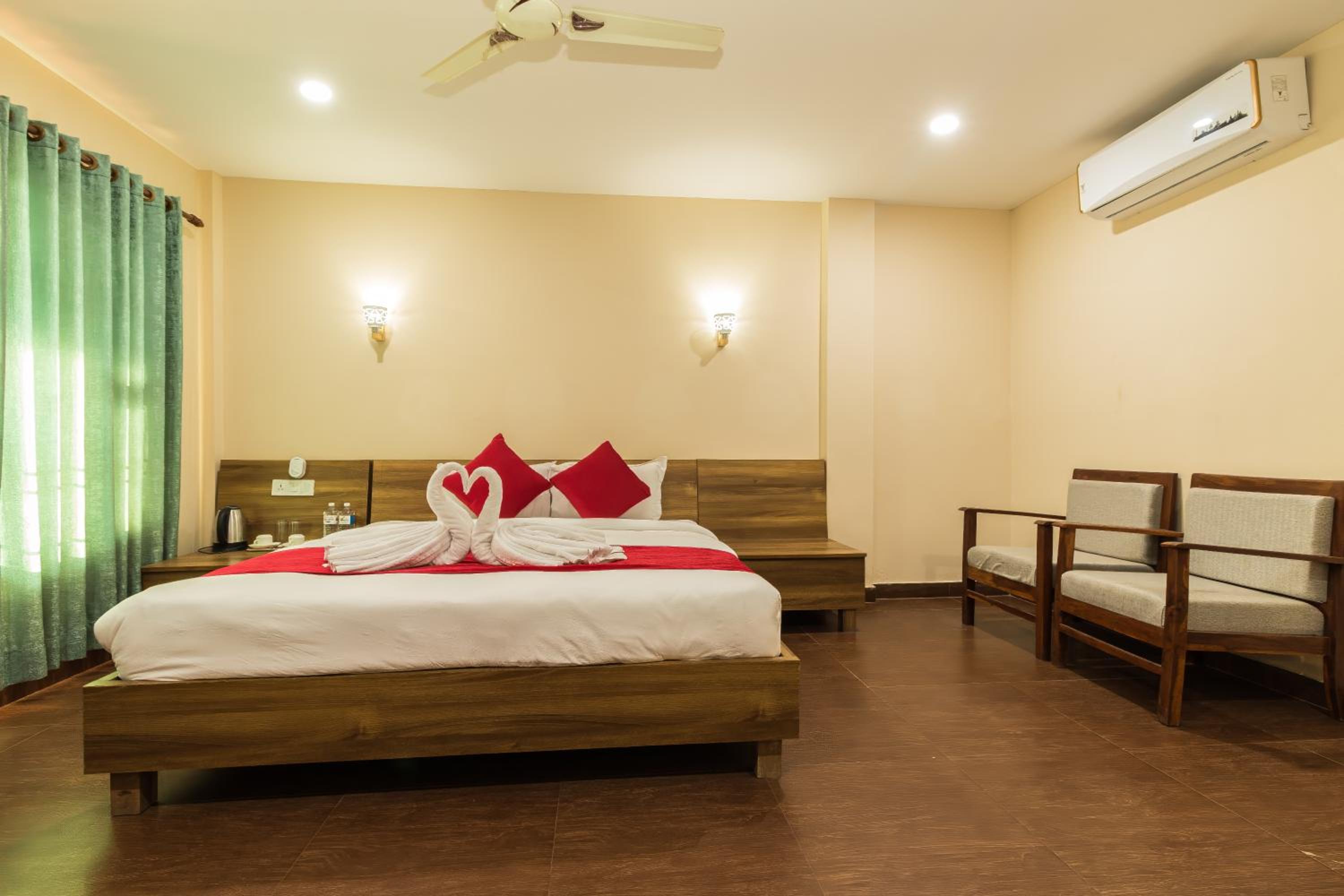 Deluxe King Room photo 1