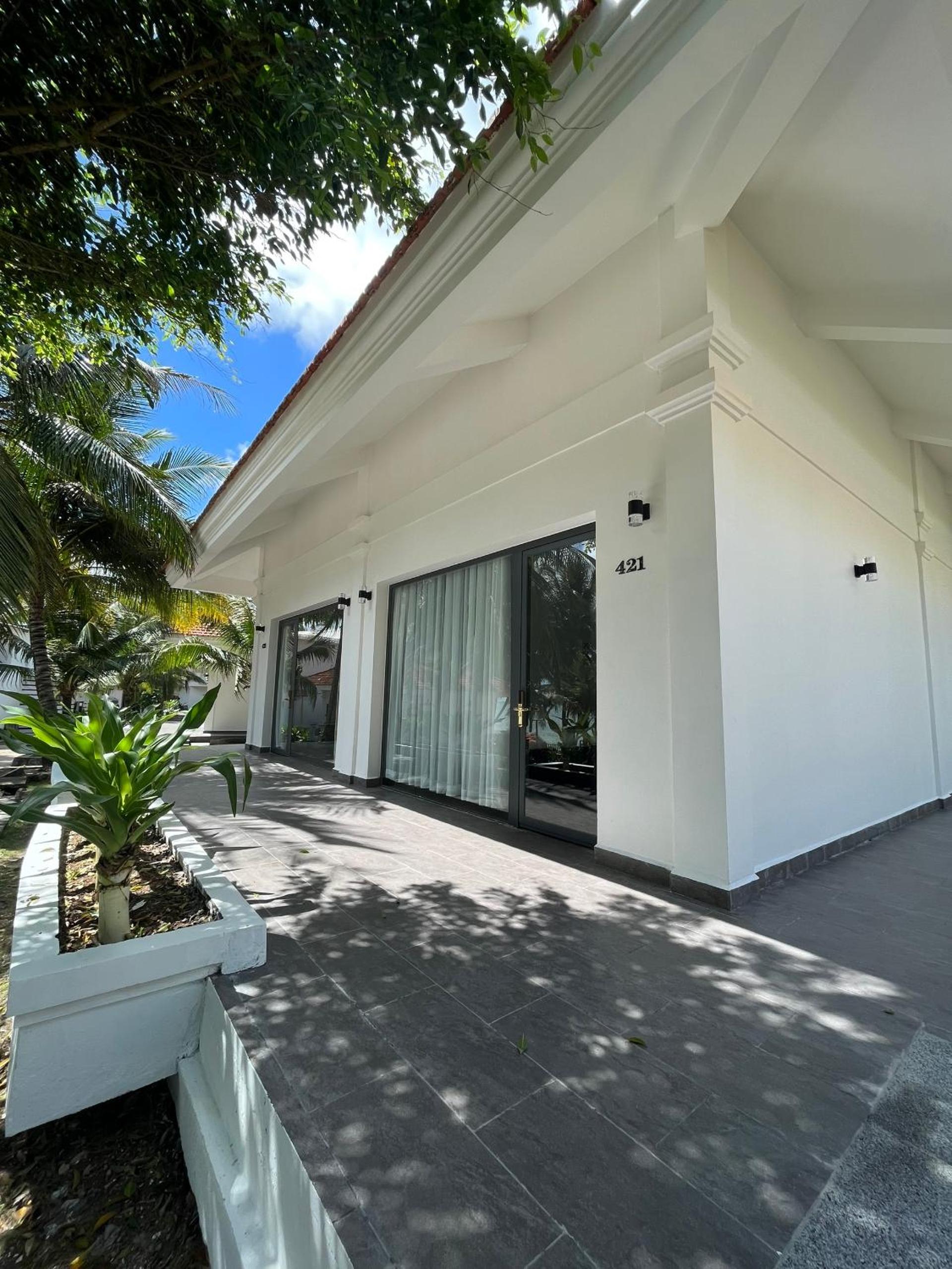 Bungalow with Garden View - Photo 5