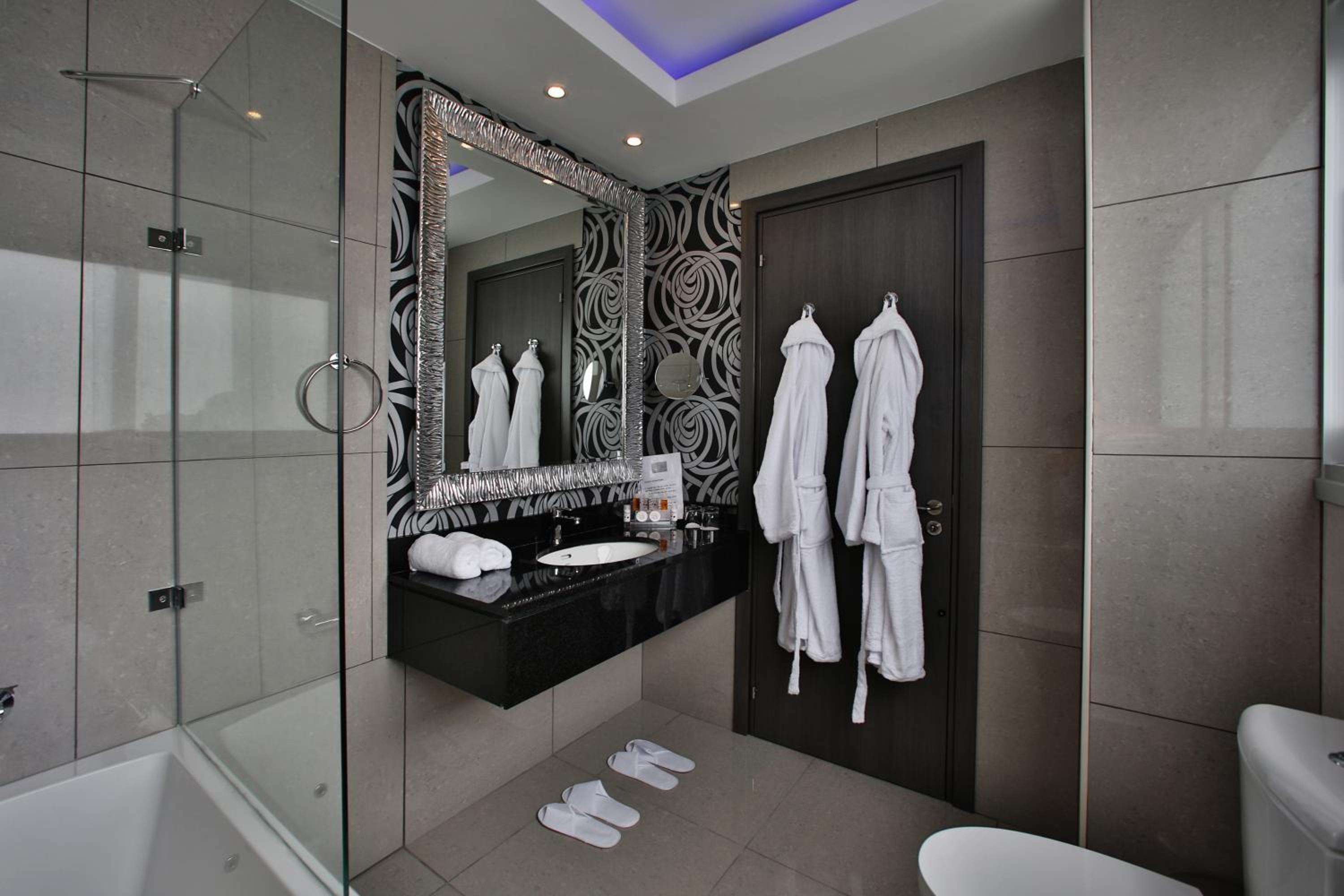 Junior Suite with Balcony photo 3