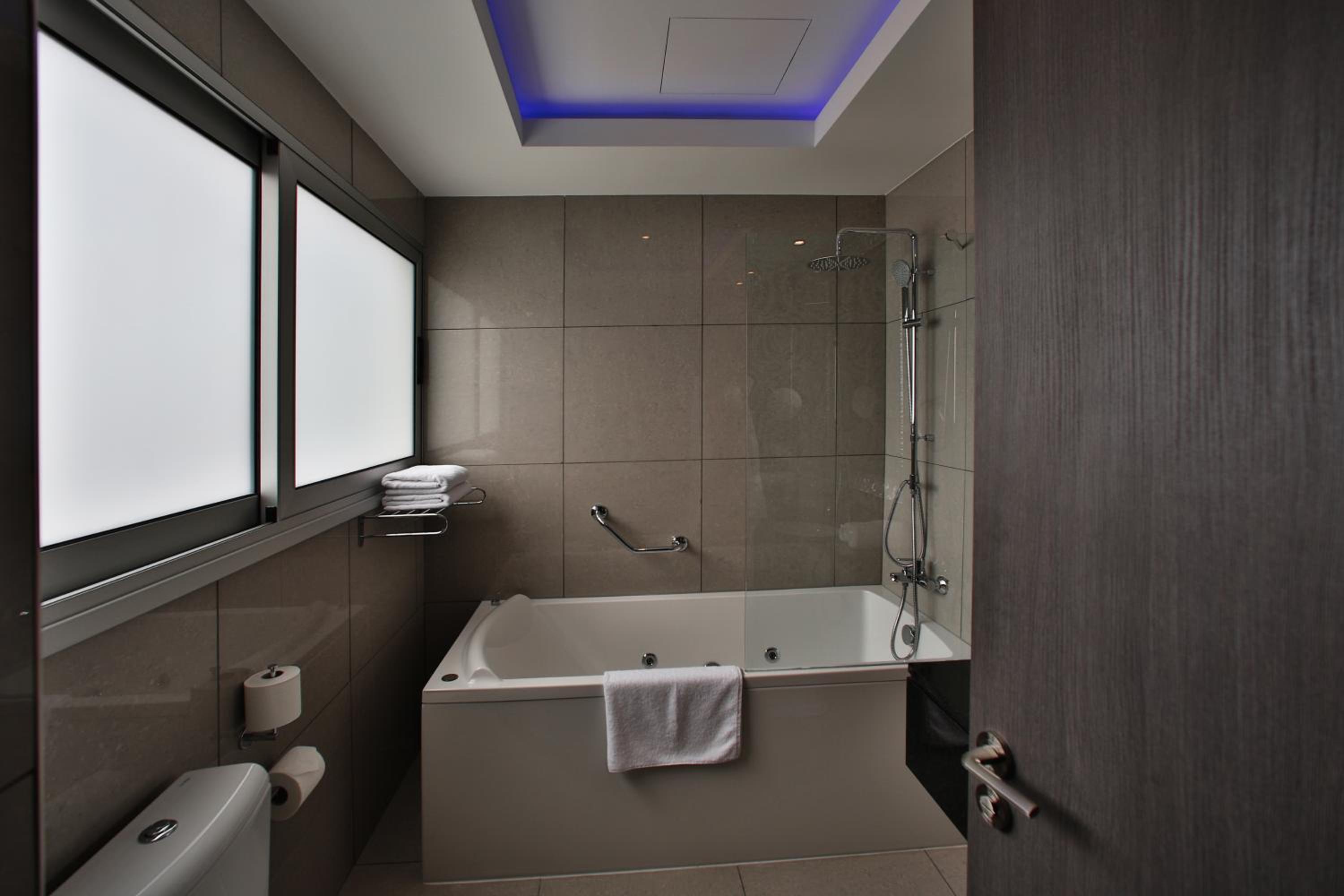 Junior Suite with Balcony photo 2