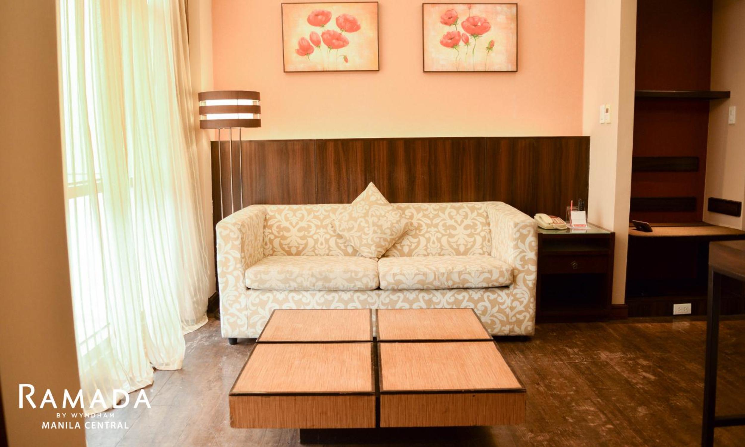 One-Bedroom Suite - Photo 3