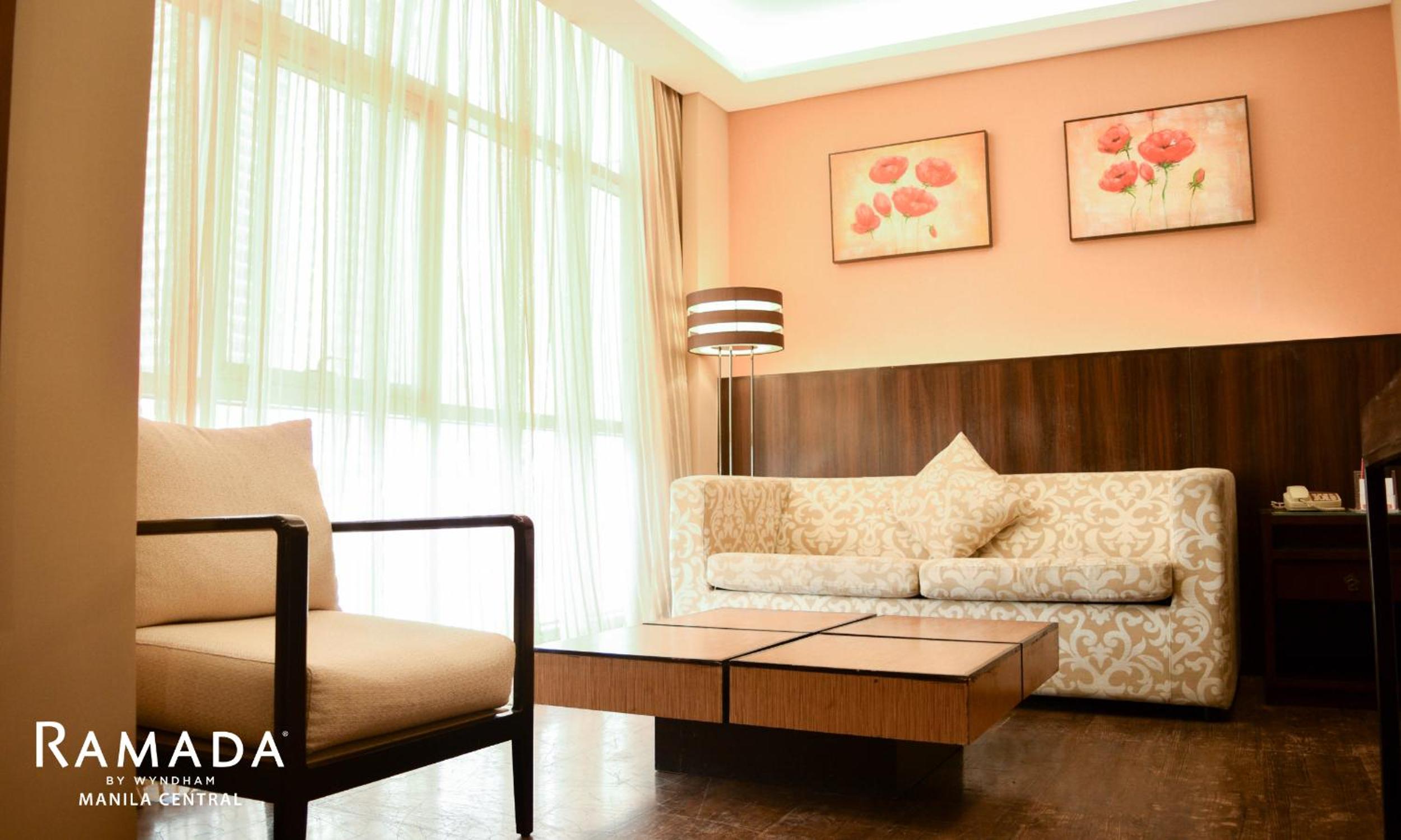 One-Bedroom Suite - Photo 12