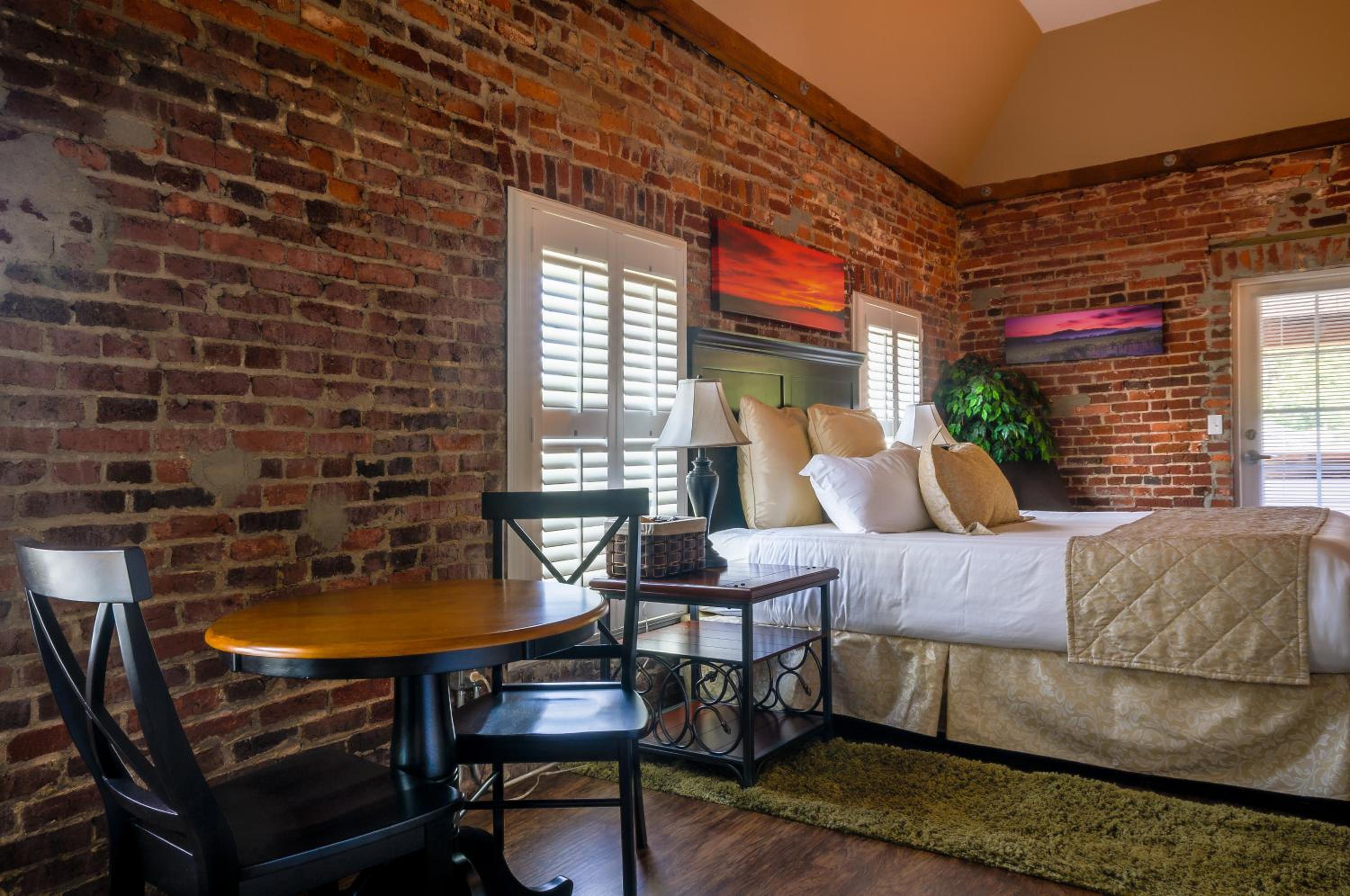 King Room with Balcony photo 2