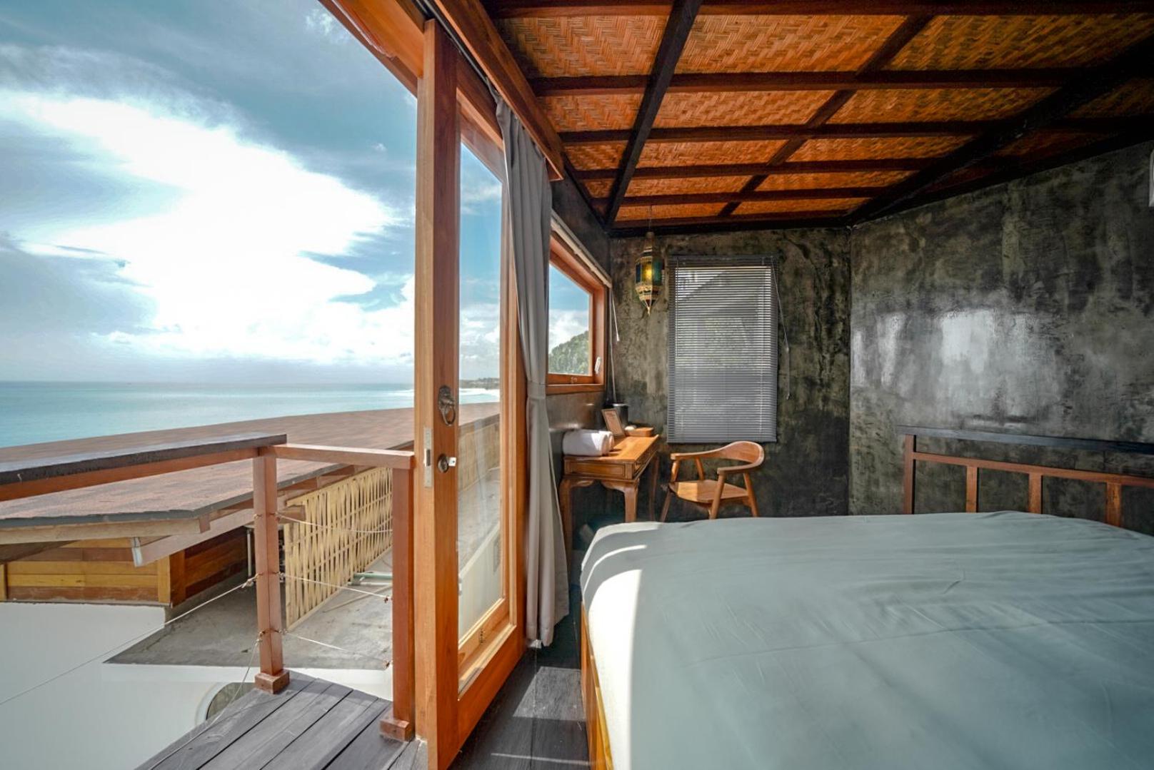Deluxe One-Bedroom Apartment With Ocean View