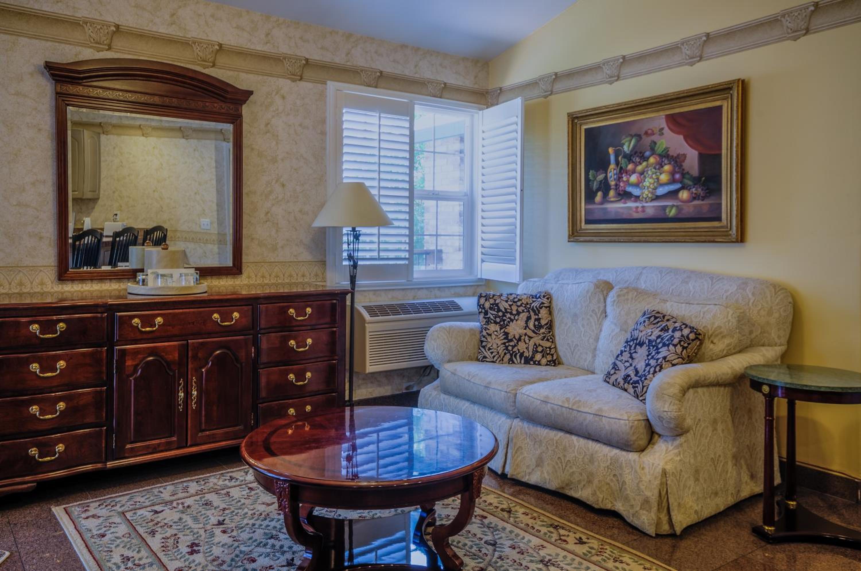Queen Suite photo 2