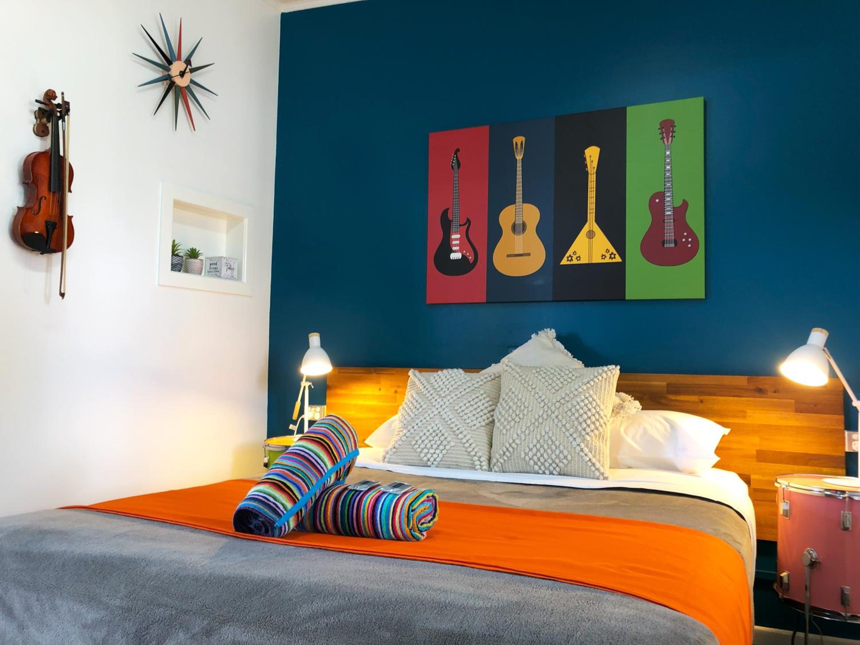 Queen Room photo 2