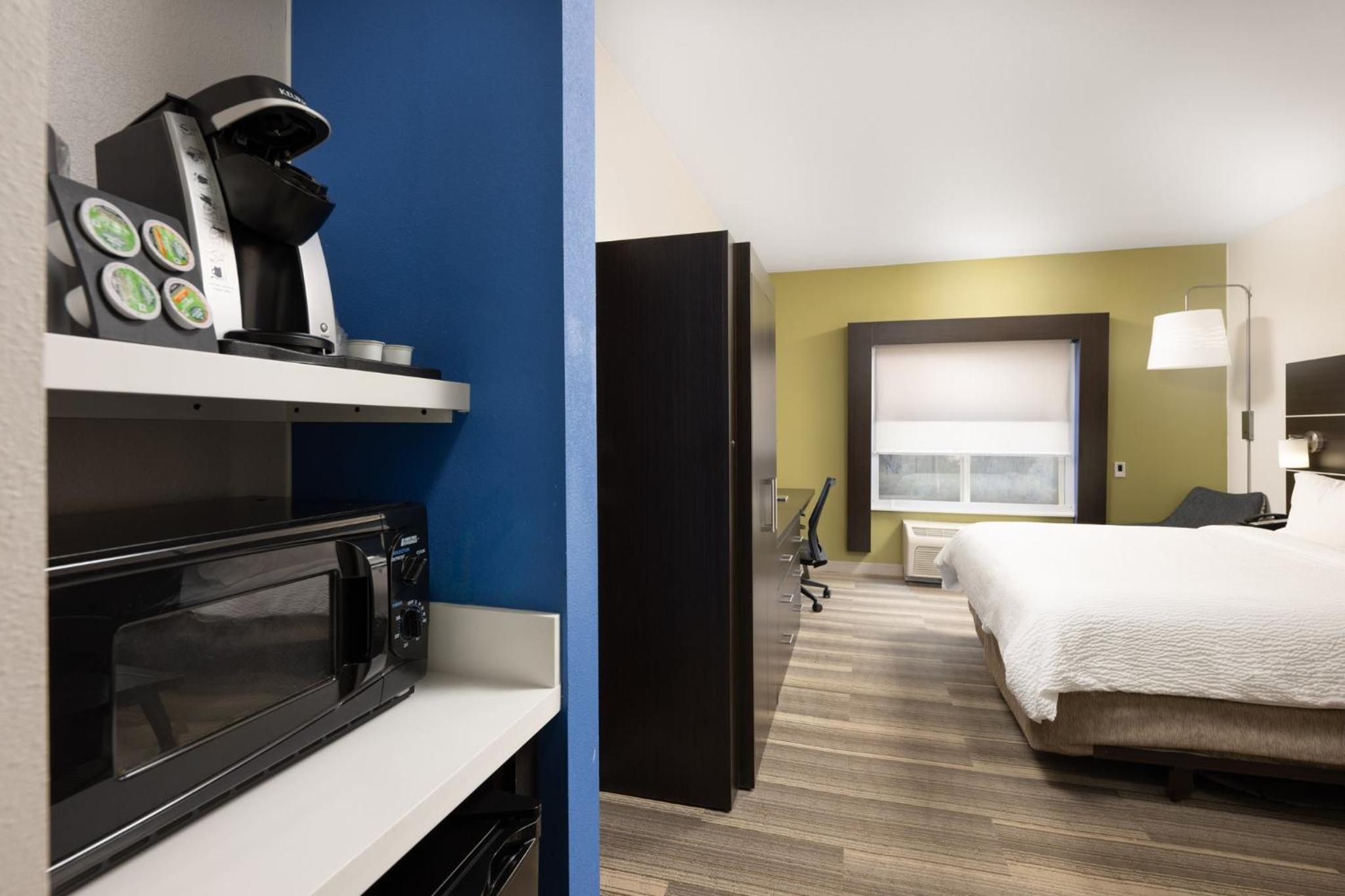King Room - Mobility Access/Hearing Accessible - Photo 4