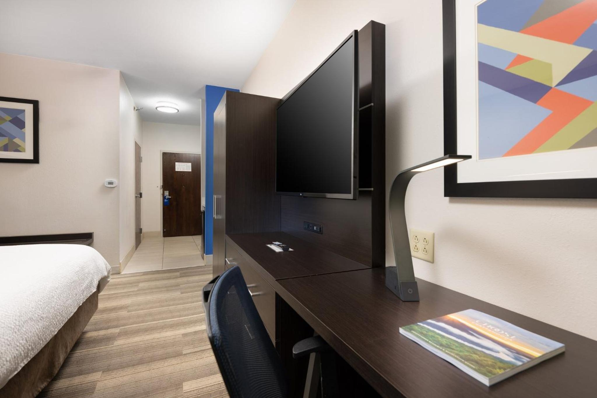 King Room - Mobility Access/Hearing Accessible - Photo 2