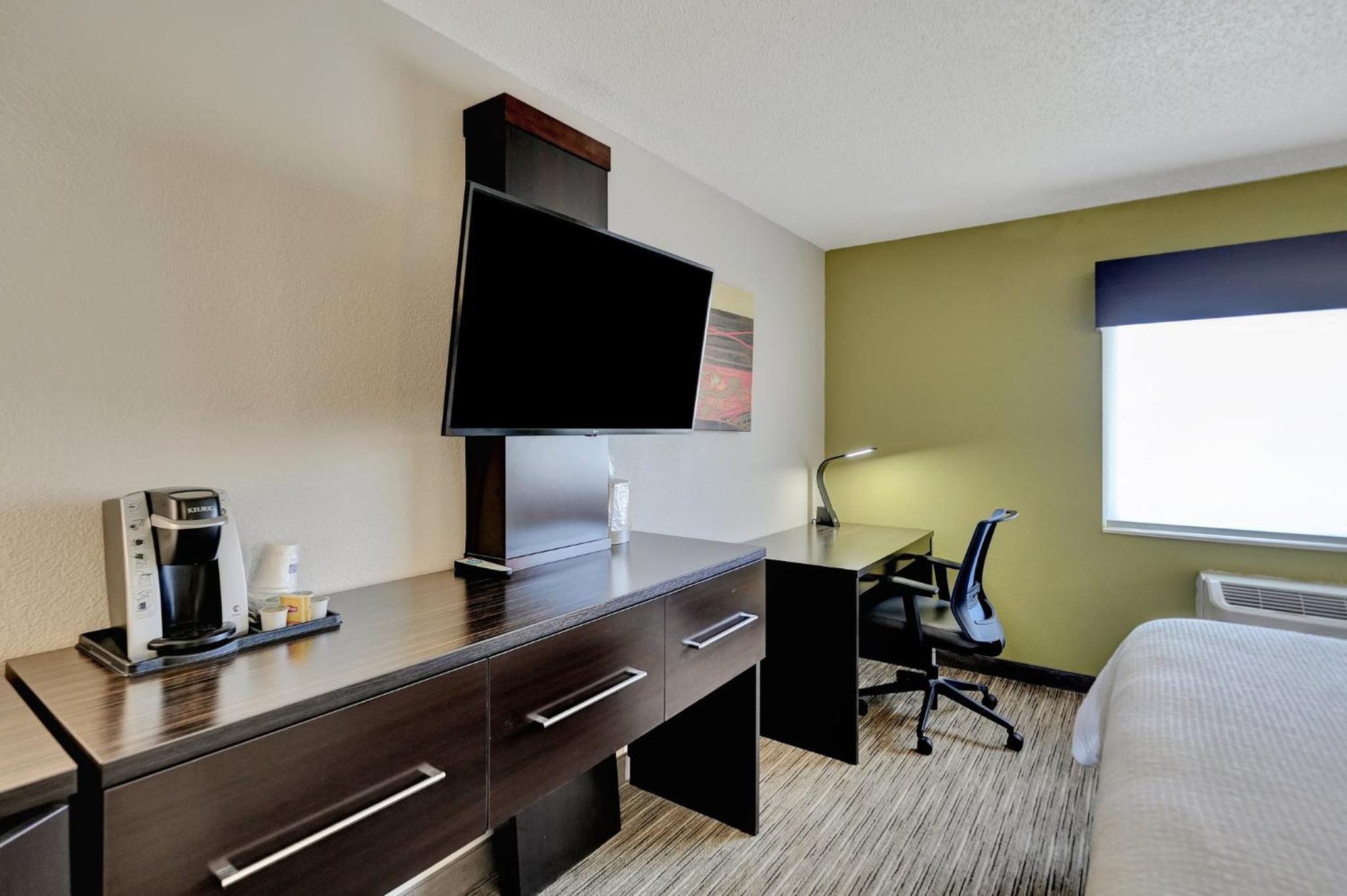 Standard King Room - Photo 1
