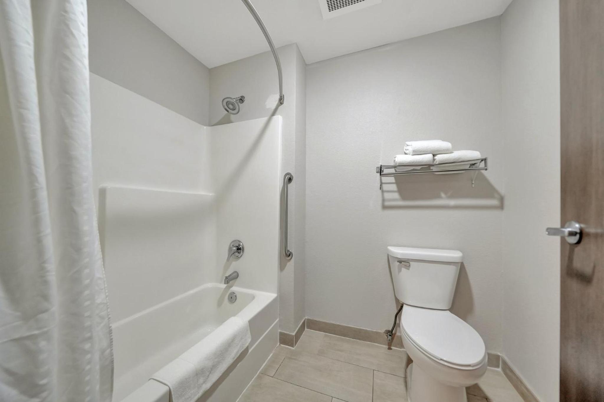 Standard King Room - Photo 3