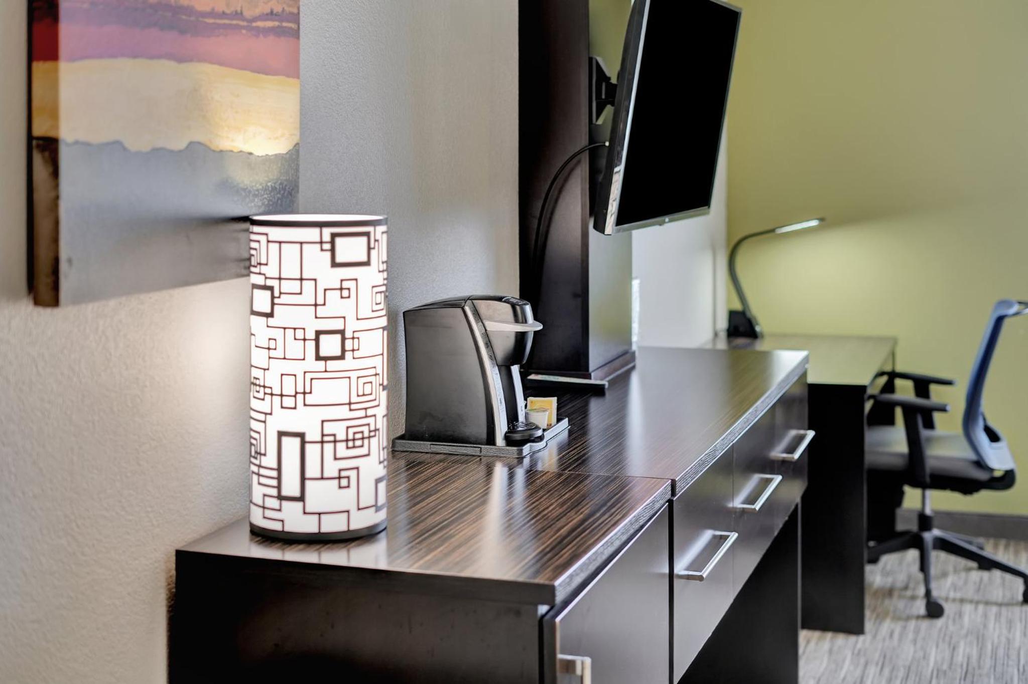 Standard King Room - Photo 6