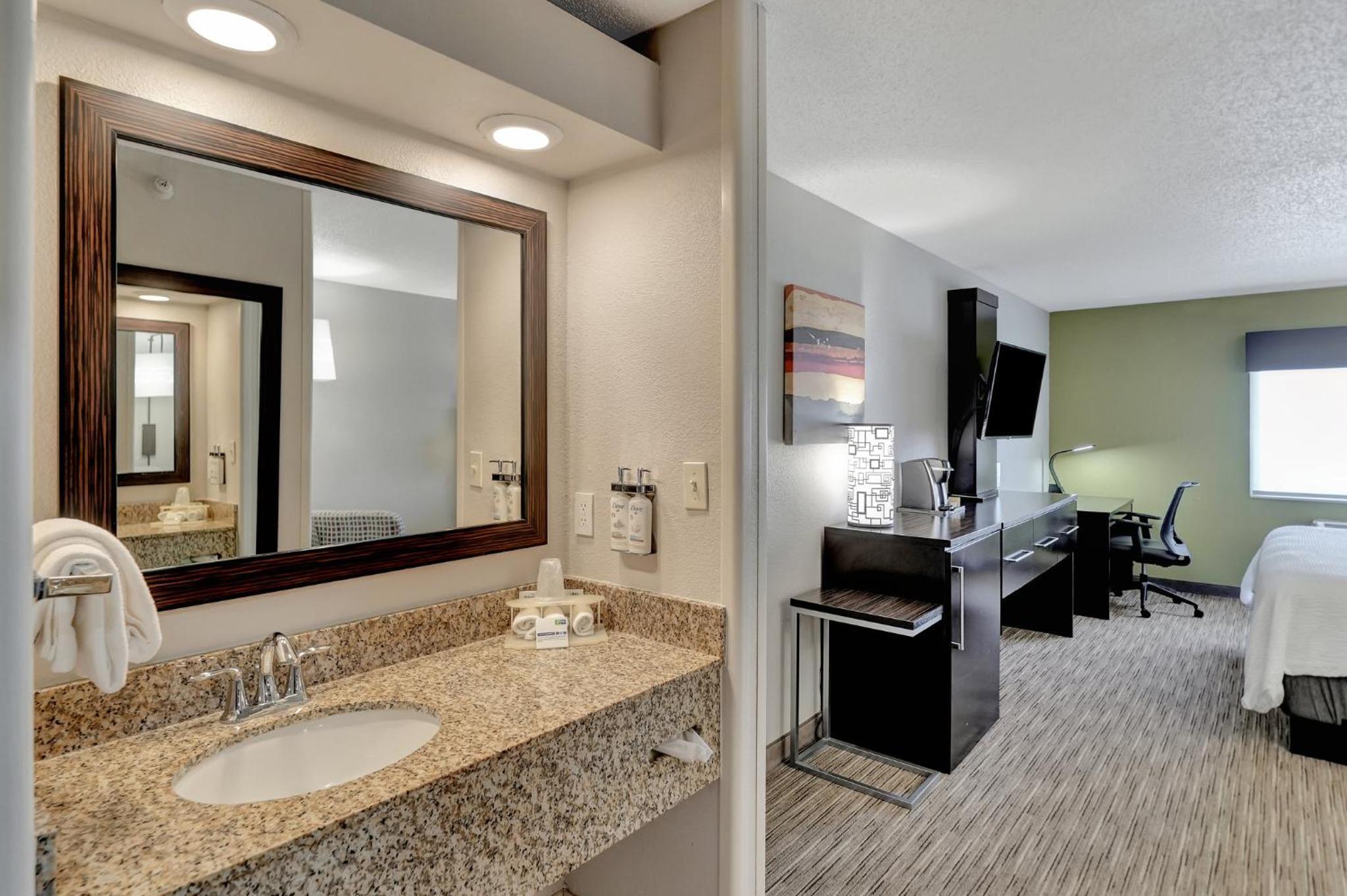 Standard King Room - Photo 2
