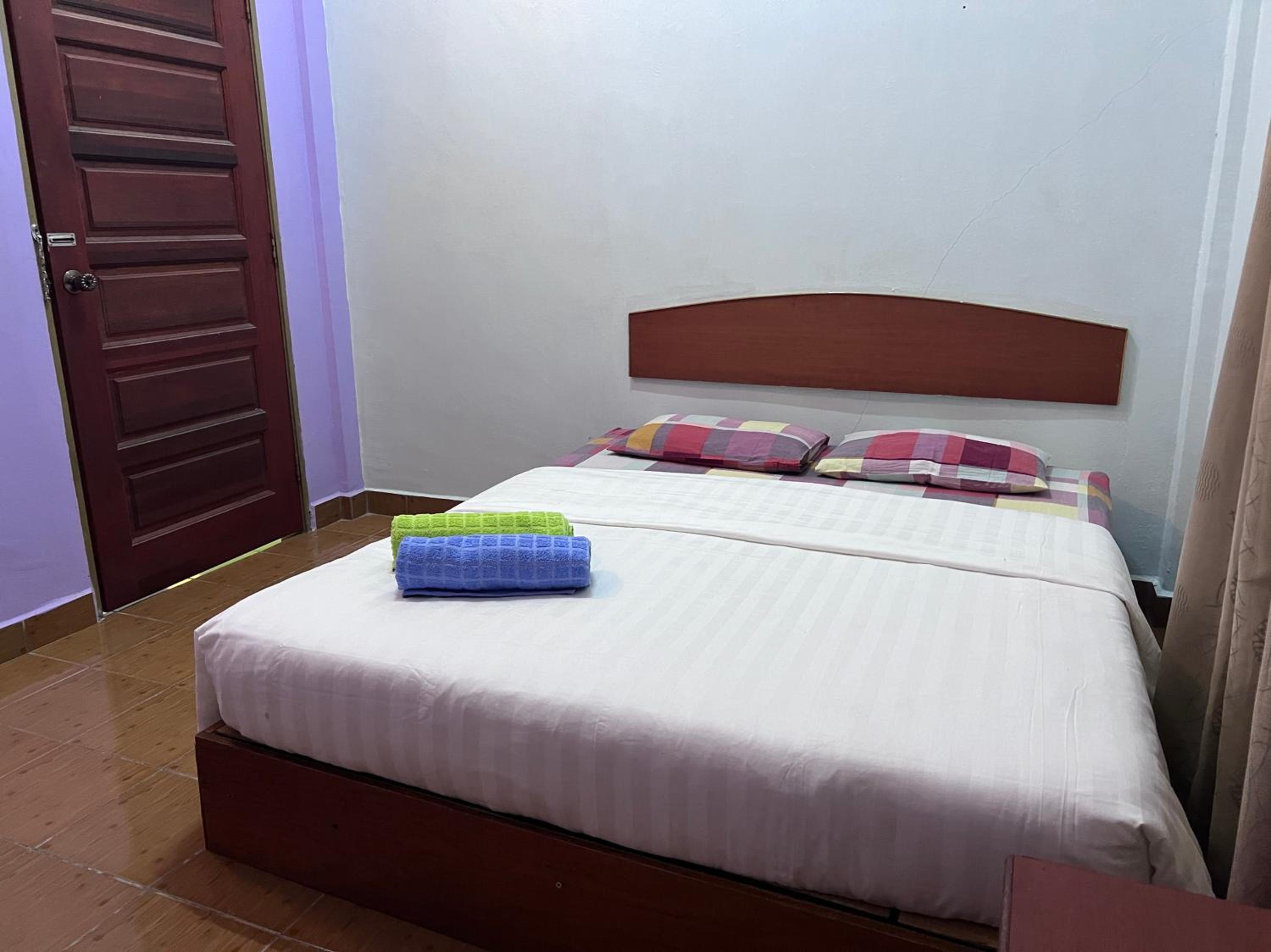 Triple Room With Shared Bathroom photo 2