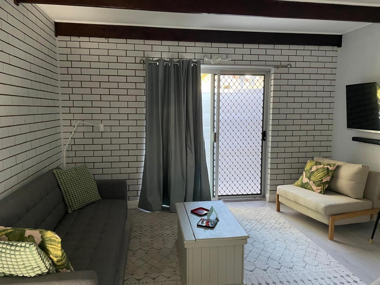 Deluxe One-Bedroom Apartment with Garden View photo 2