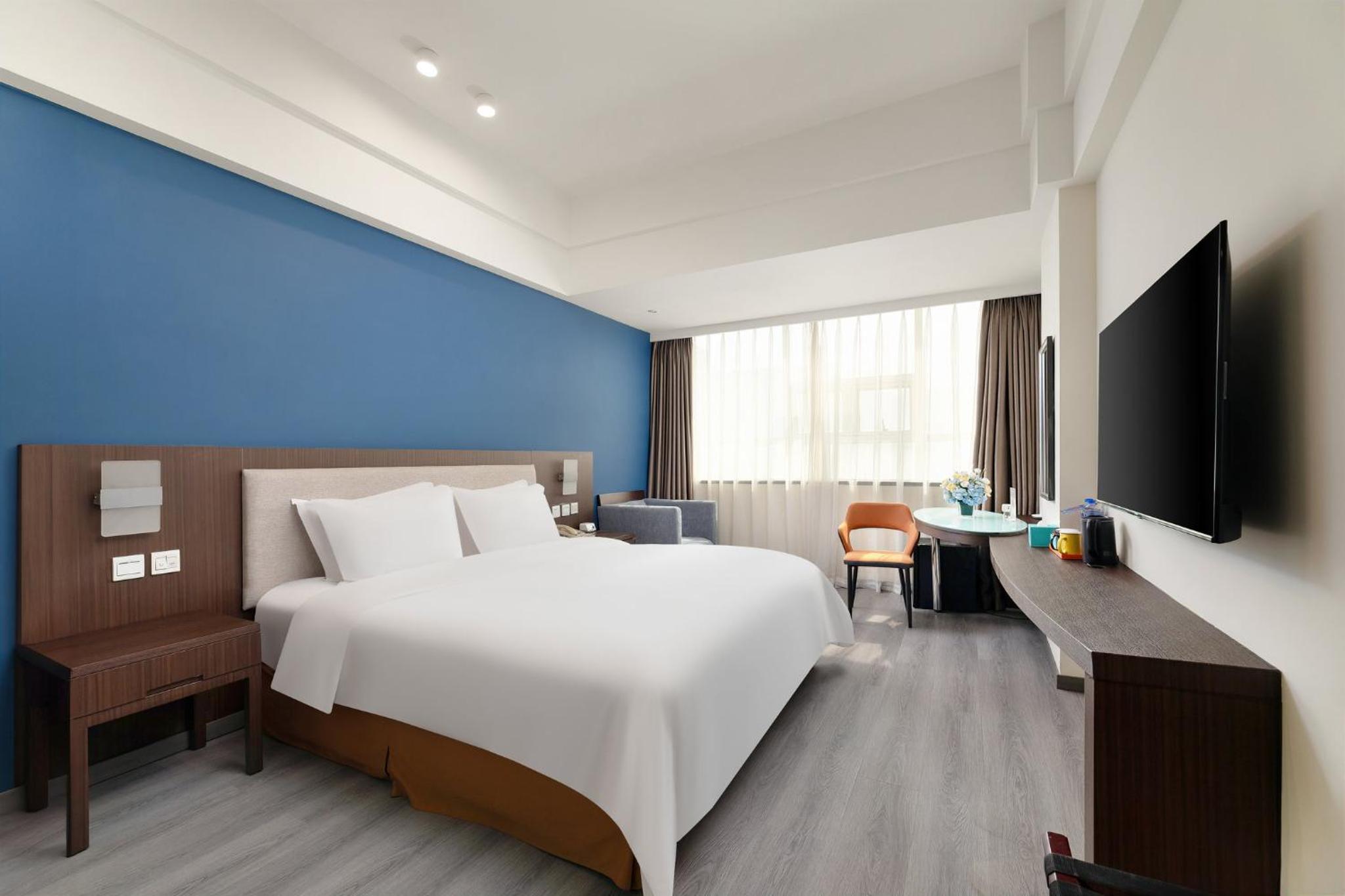 Standard King Room - High Floor - Photo 1