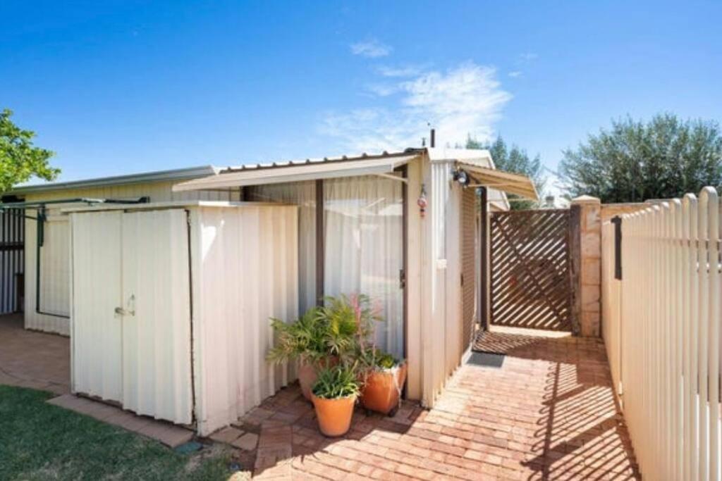 Four-Bedroom House photo 2