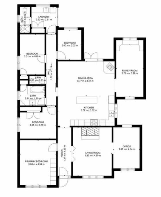 Four-Bedroom House photo 3