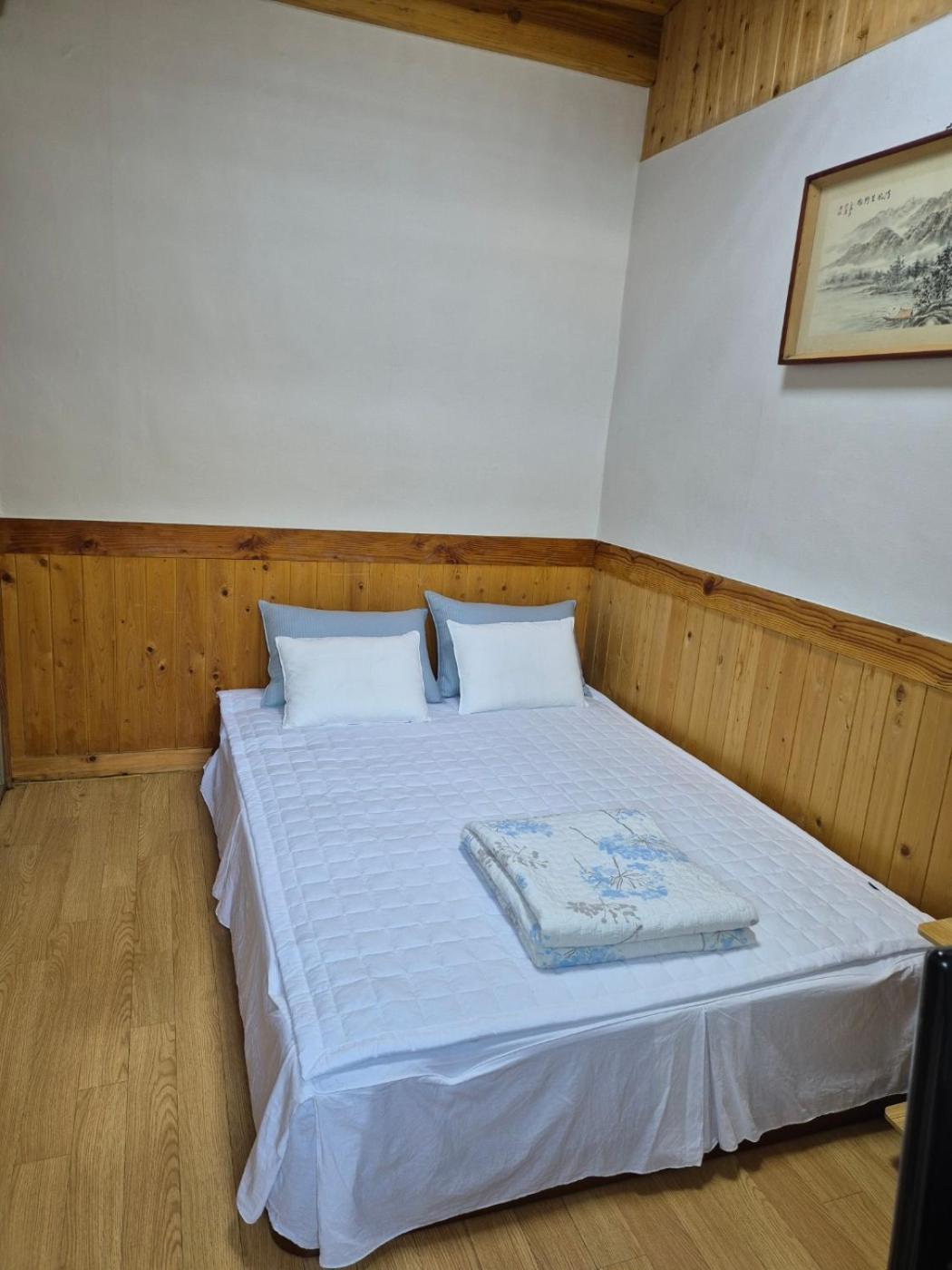 Double Room with Private Bathroom - Photo 1