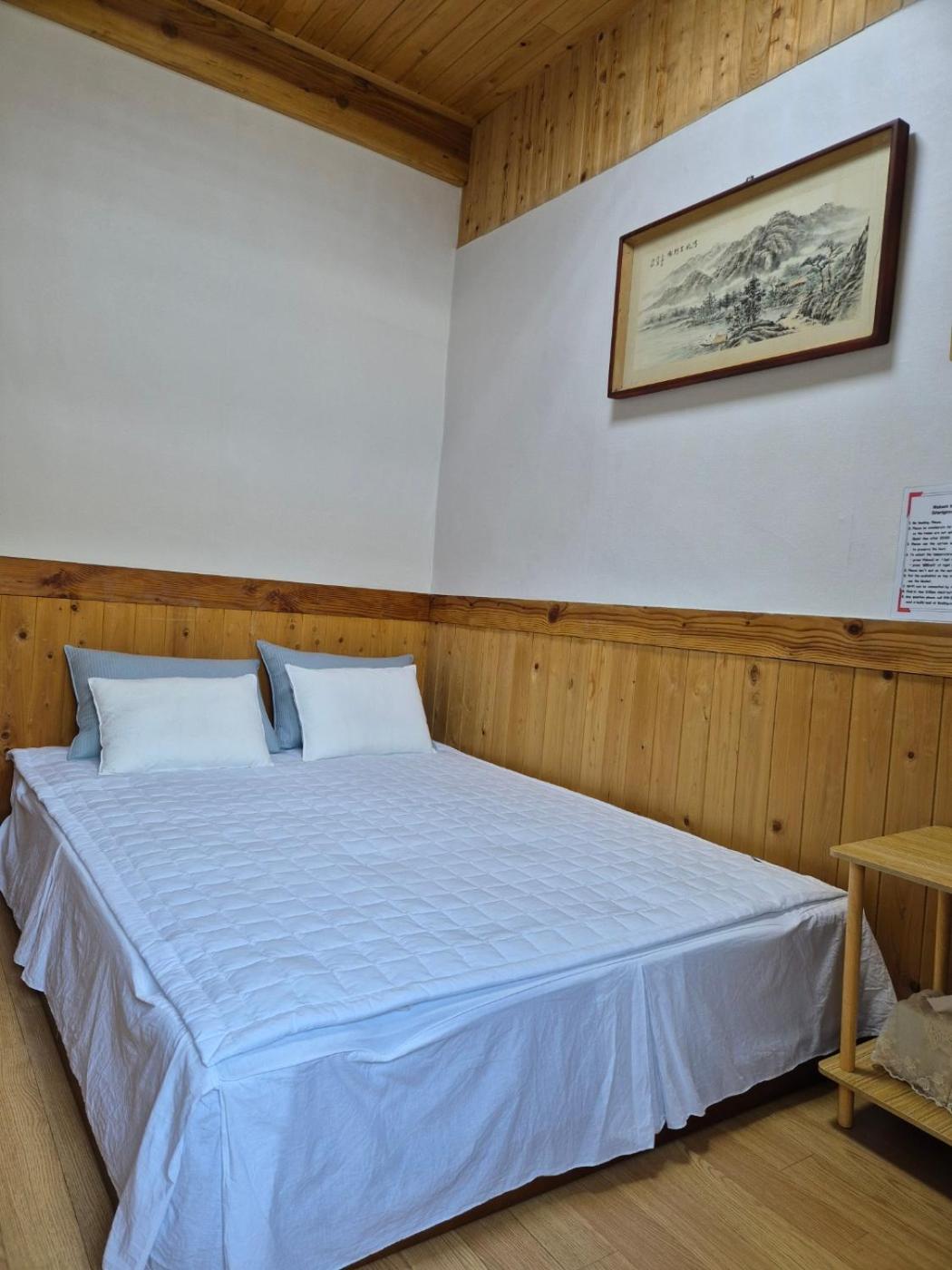 Double Room with Private Bathroom - Photo 3