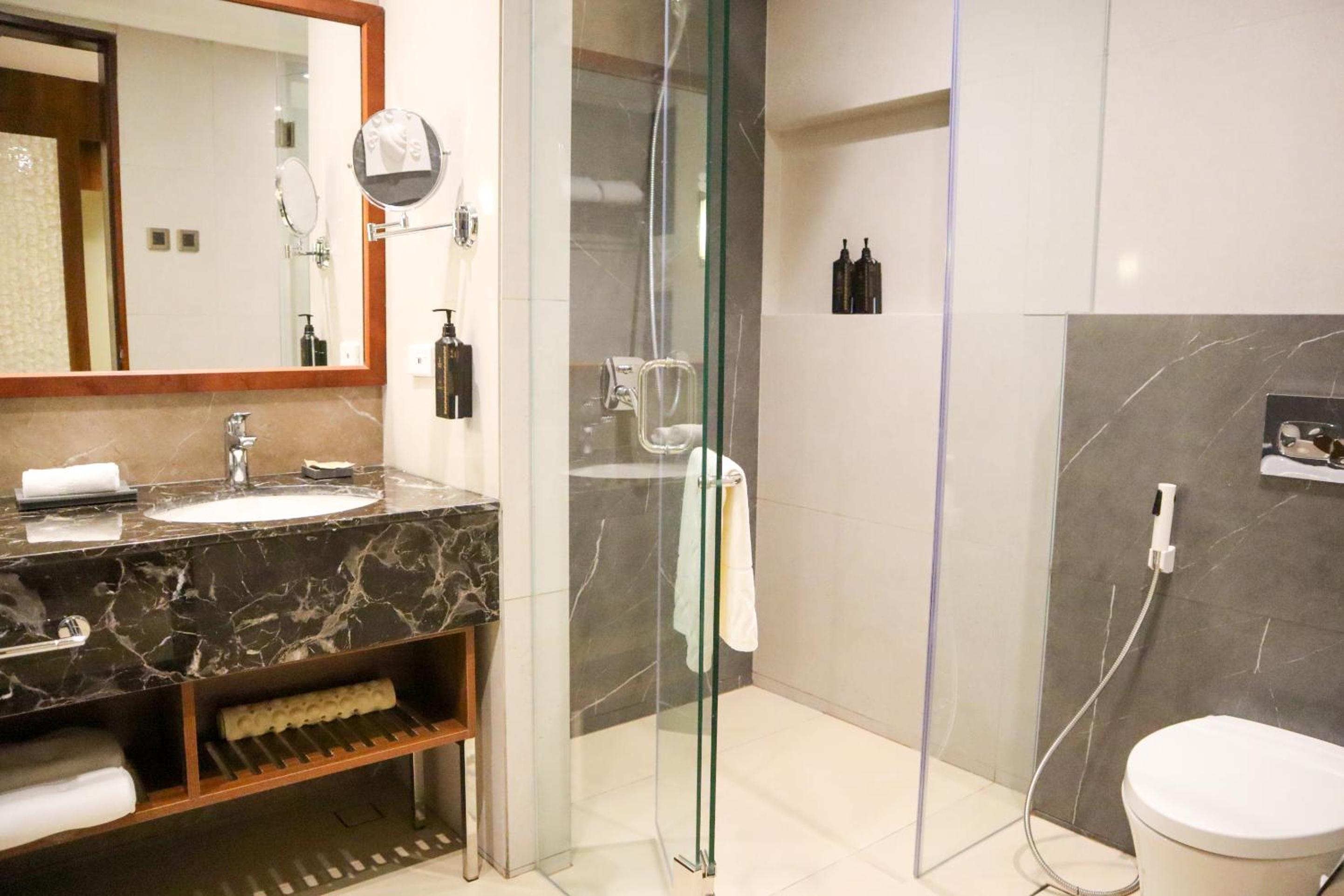 West Junior Suite - Photo 5