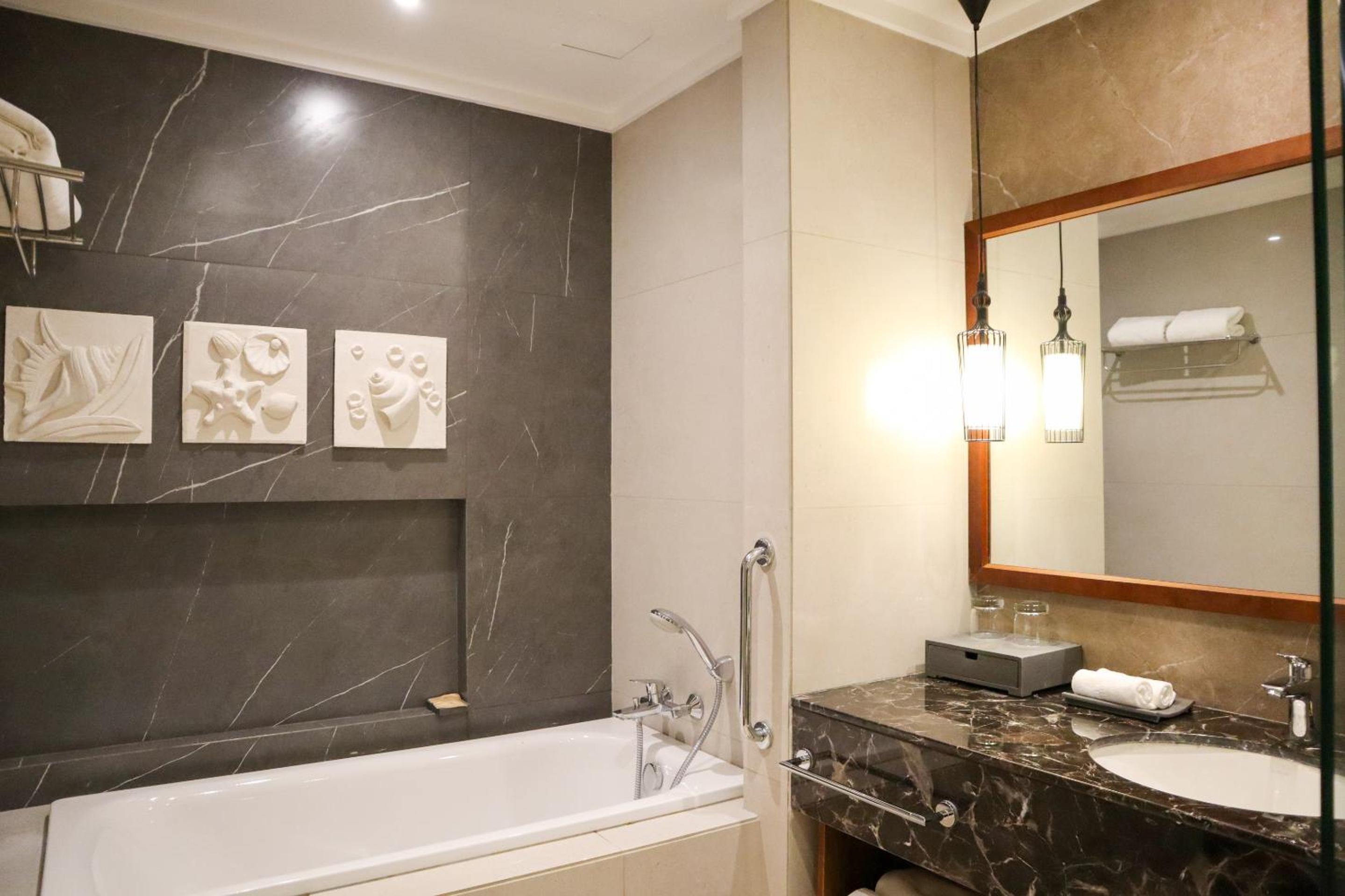 West Junior Suite - Photo 4