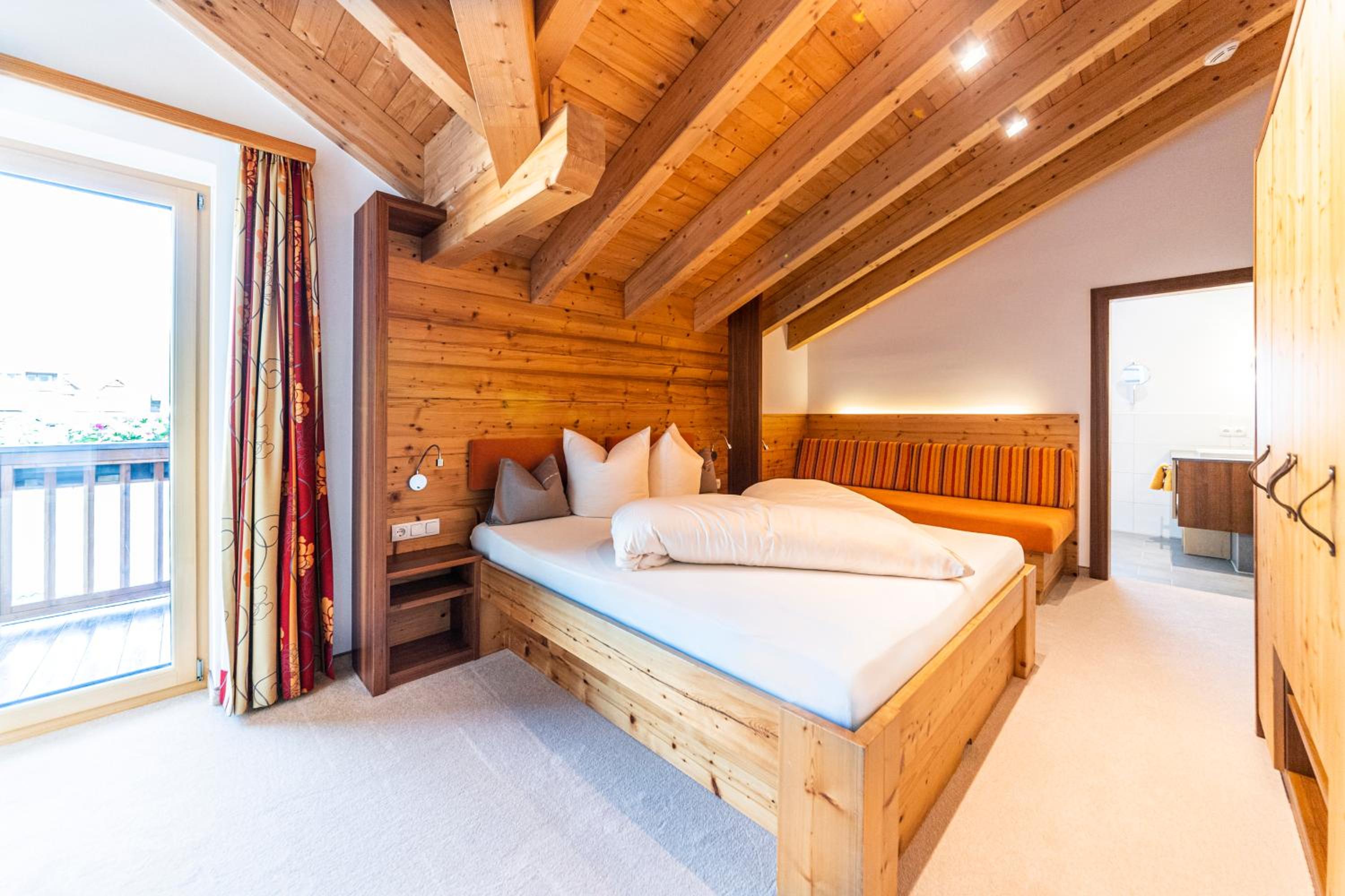 Three-Bedroom Apartment with Balcony - Top 9 photo 3