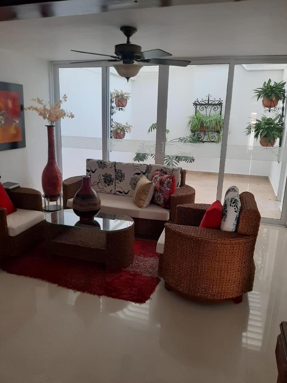 One-Bedroom House photo 3